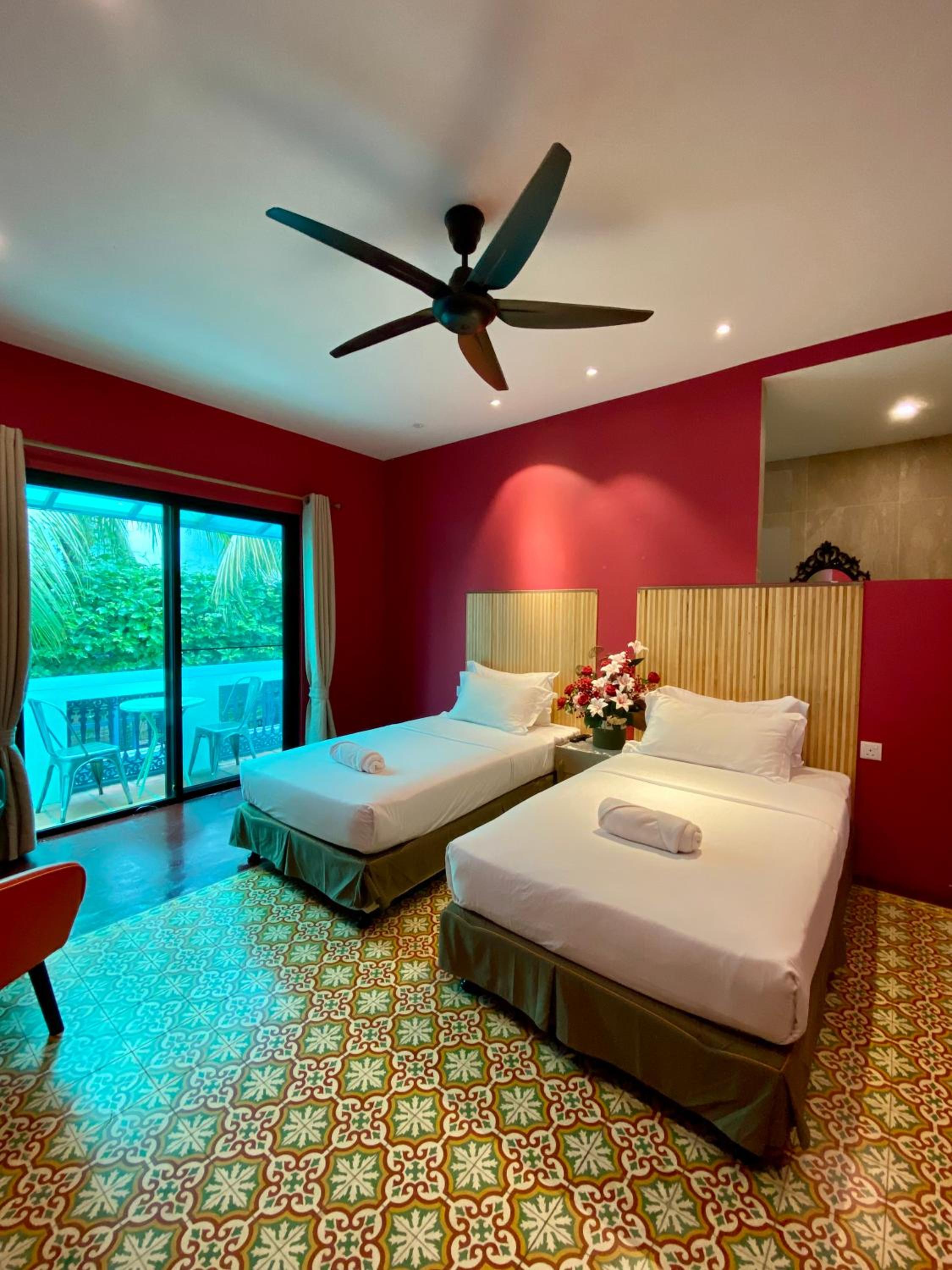 Twin Room with Balcony - Photo 5