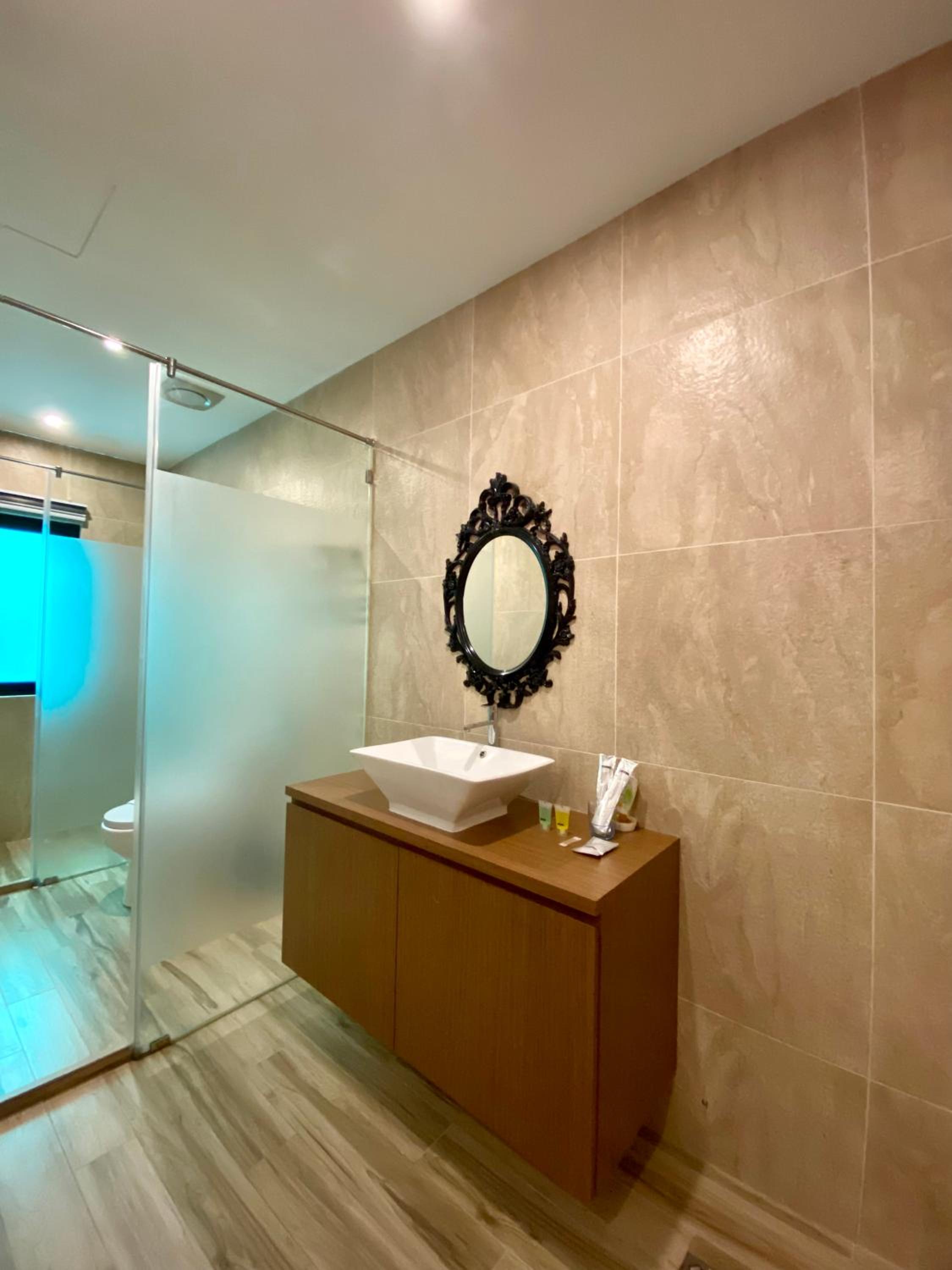 Twin Room with Balcony - Photo 12