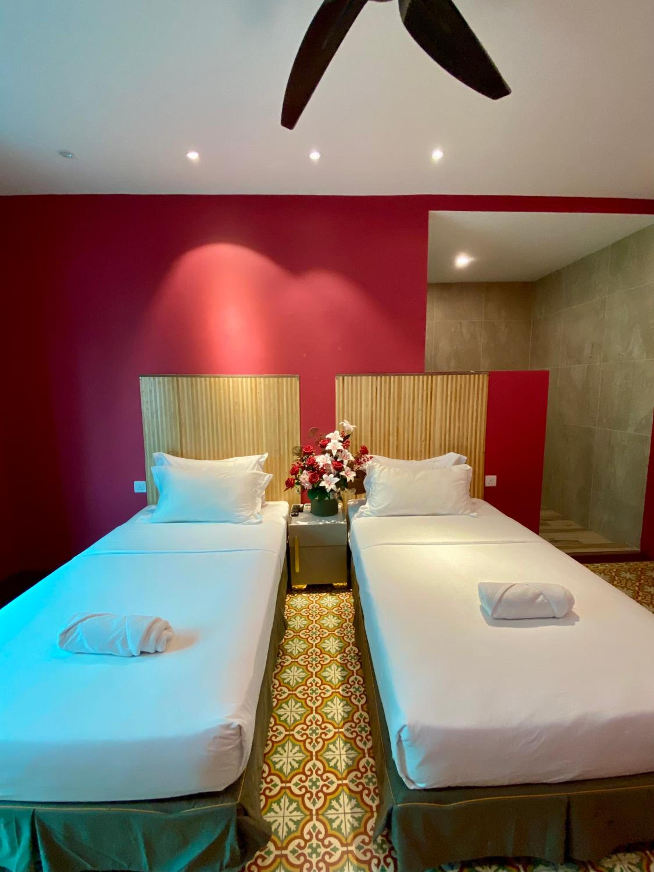 Twin Room with Balcony - Photo 3