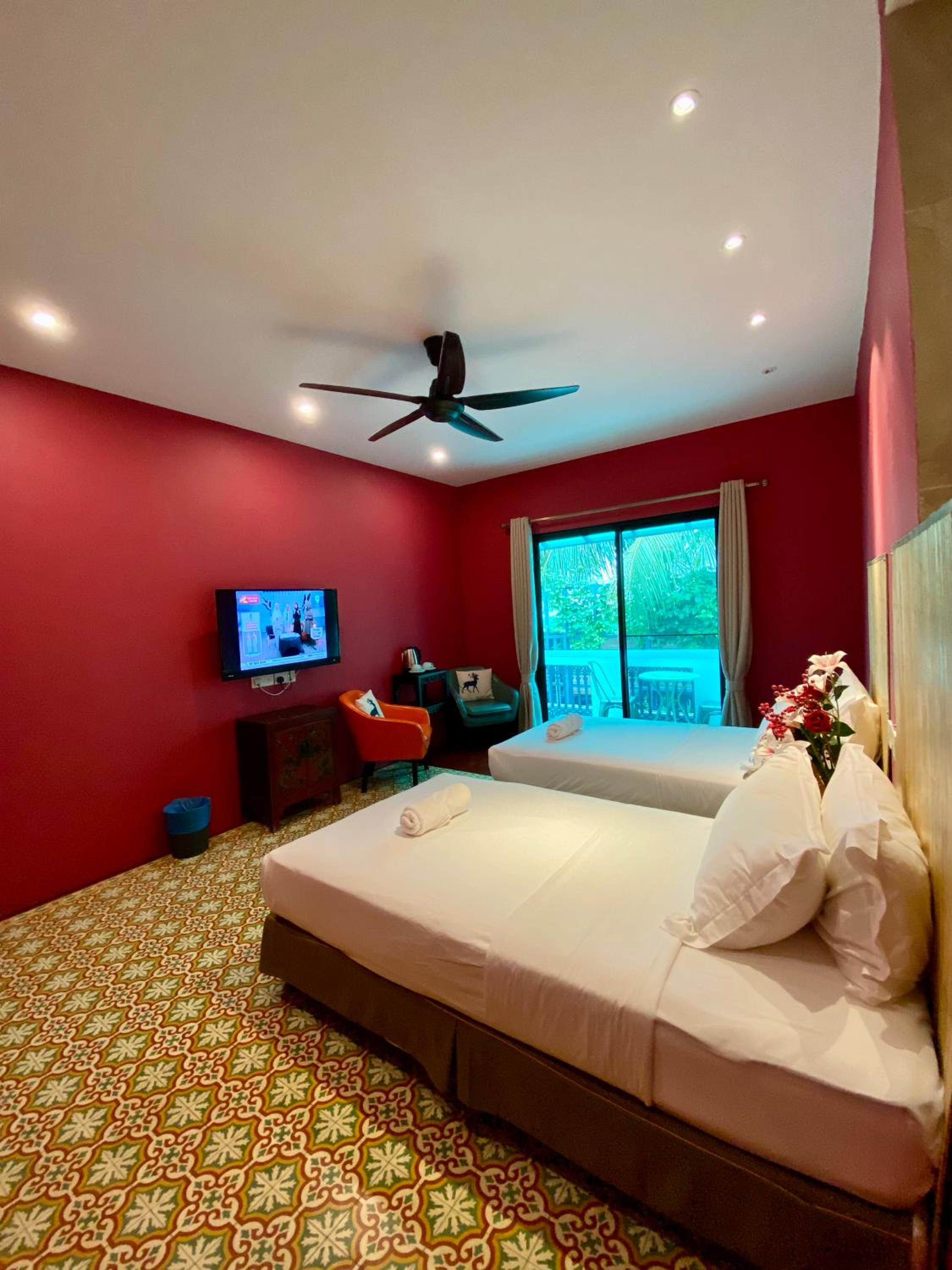 Twin Room with Balcony - Photo 4