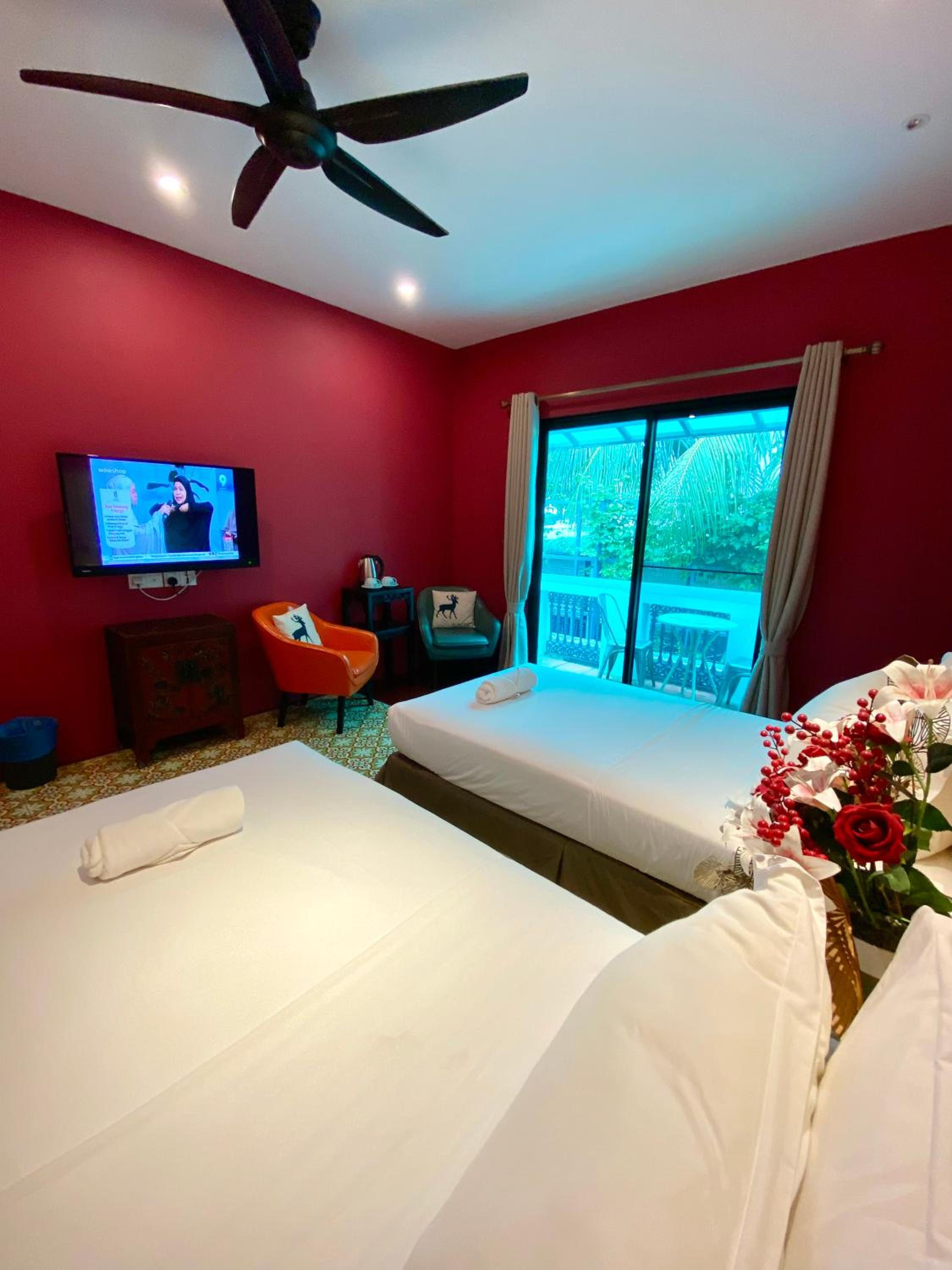 Twin Room with Balcony - Photo 6