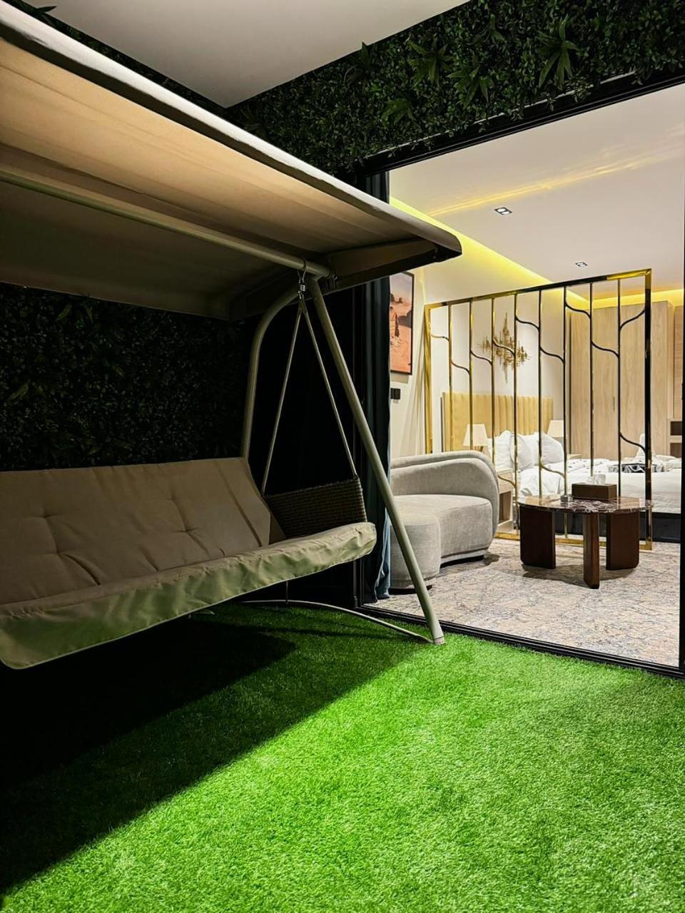 King Suite with Balcony photo 3