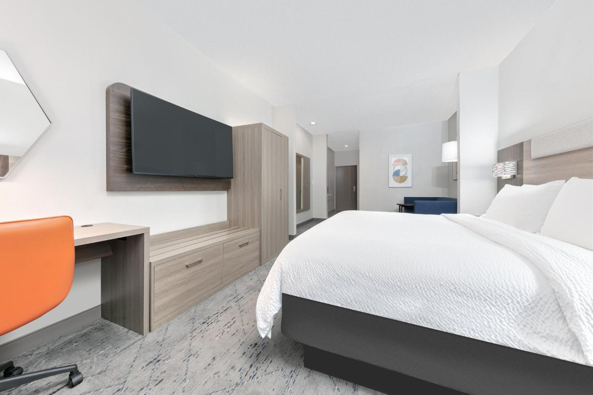 King Suite with Sofa Bed photo 3