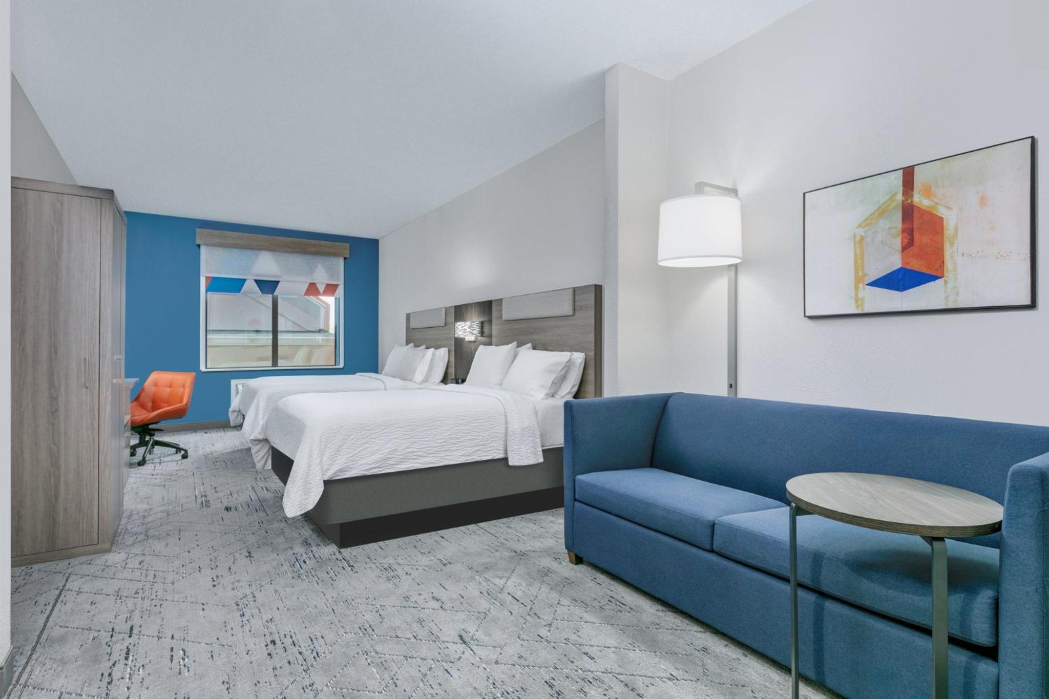 Queen Suite with Sofa Bed photo 1