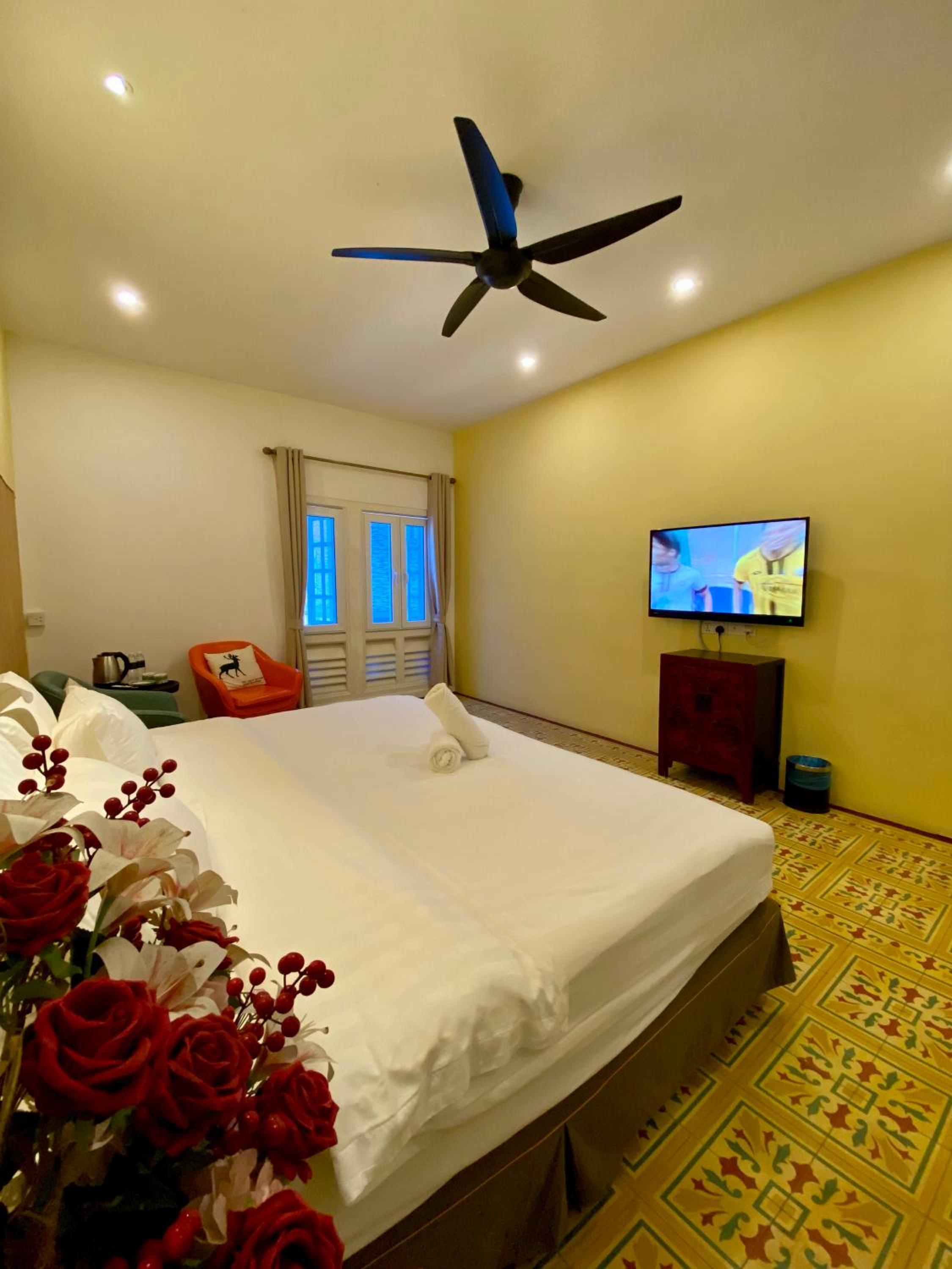 Deluxe King Room - Photo 5