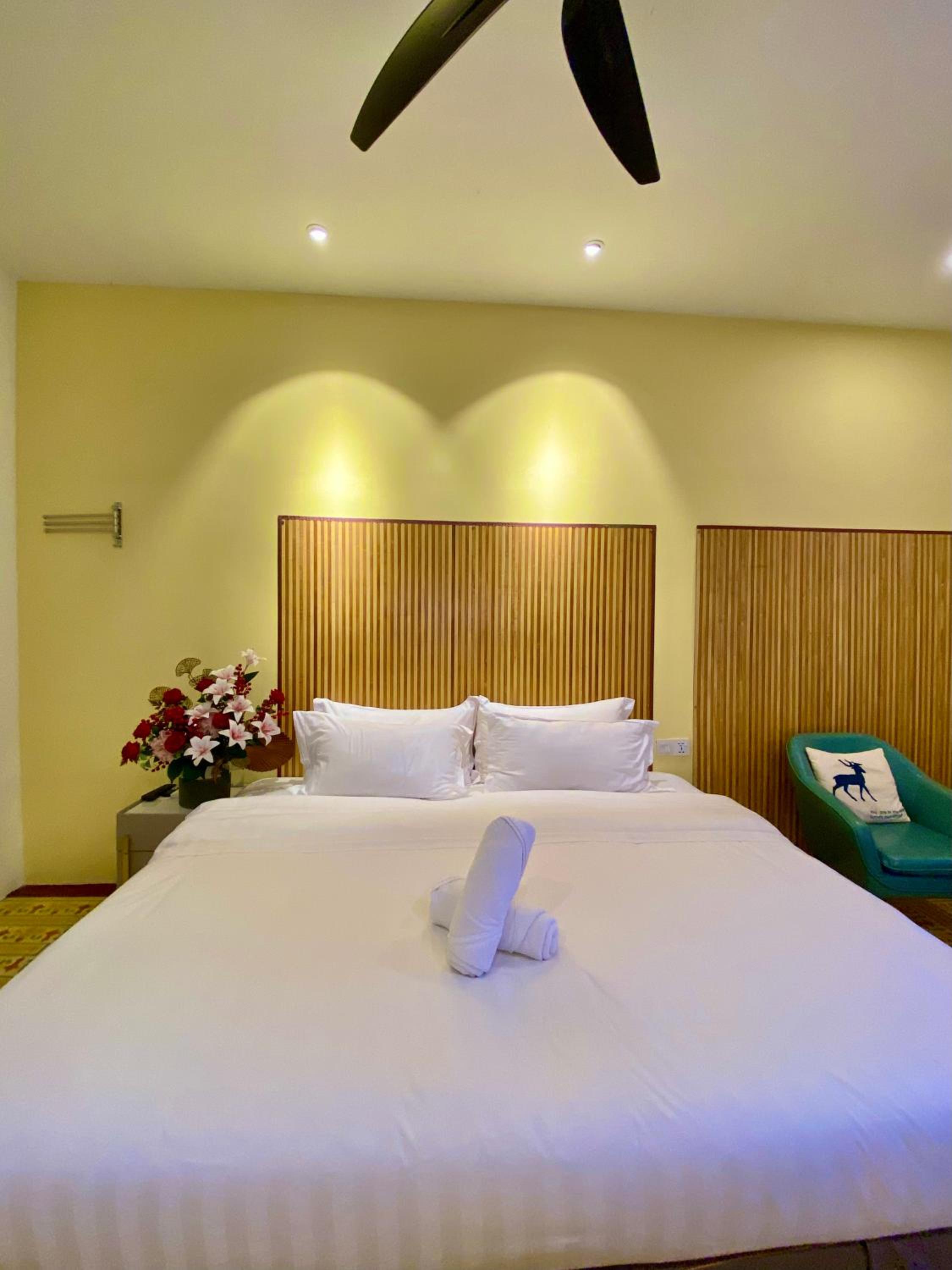 Deluxe King Room - Photo 3