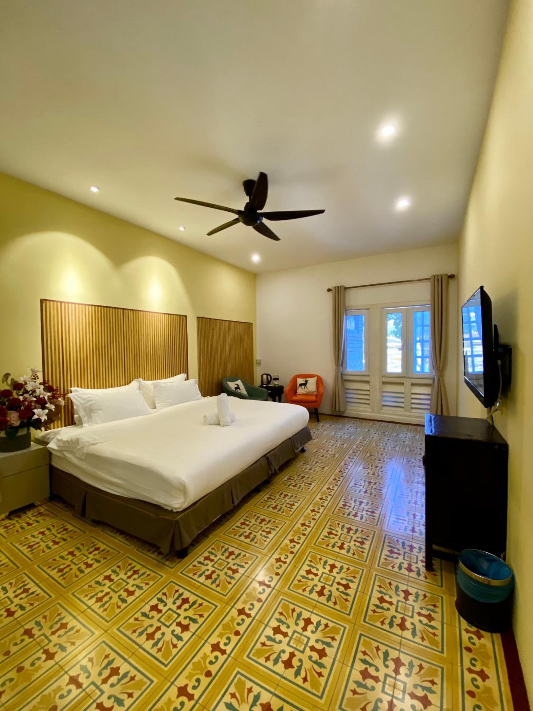 Deluxe King Room - Photo 1