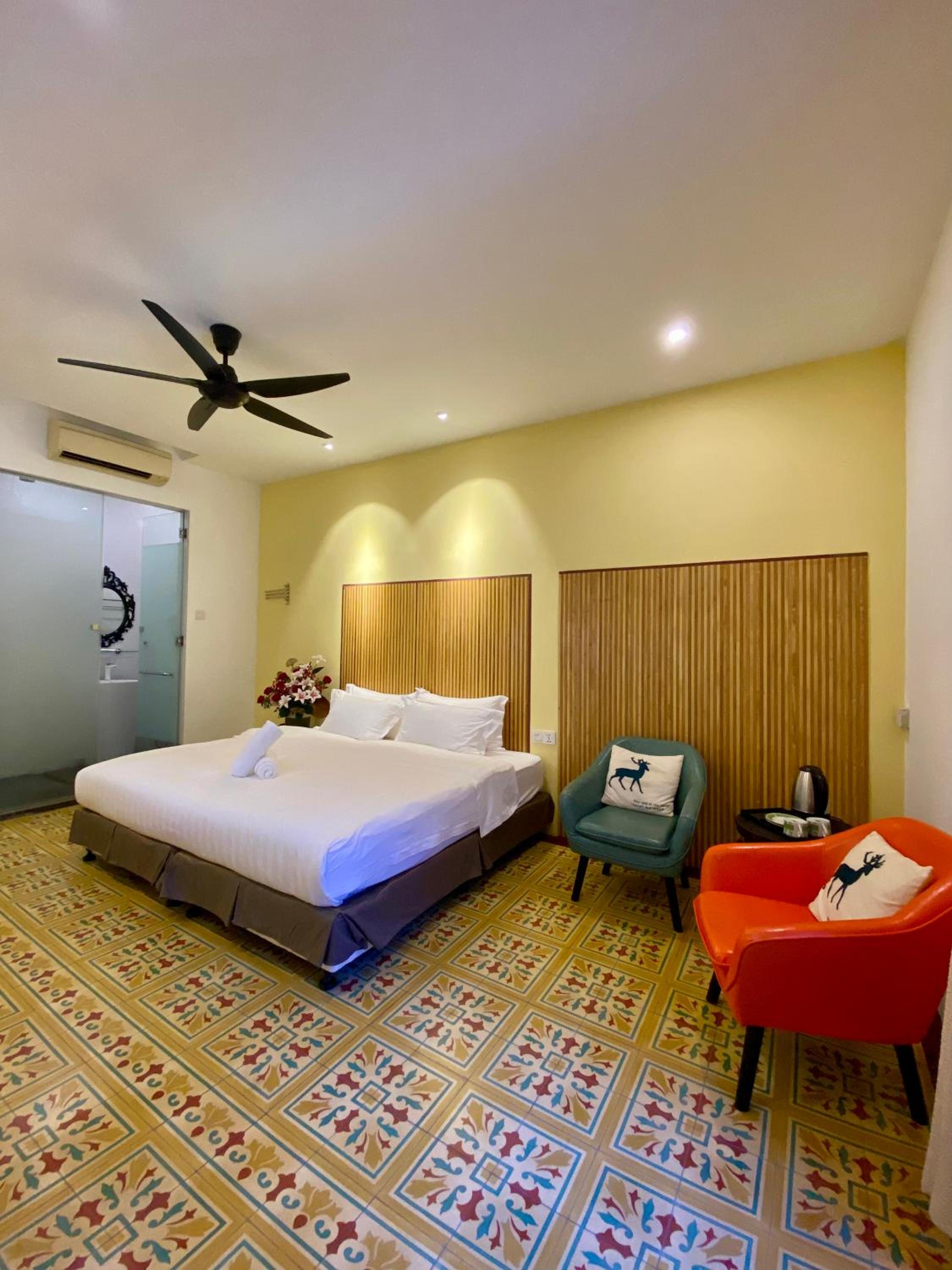 Deluxe King Room - Photo 2
