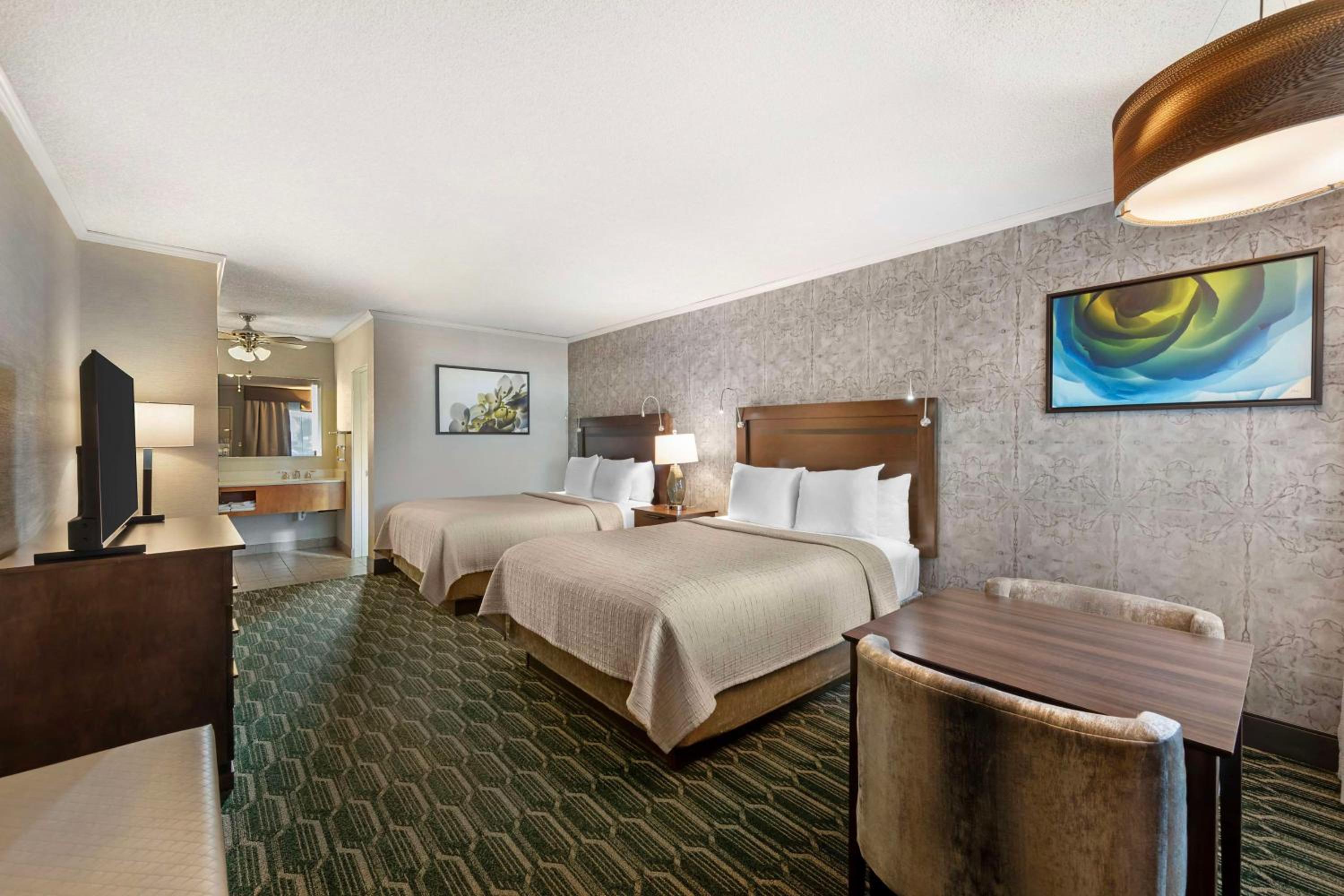 Queen Room with Two Queen Beds - Non-Smoking - Photo 1