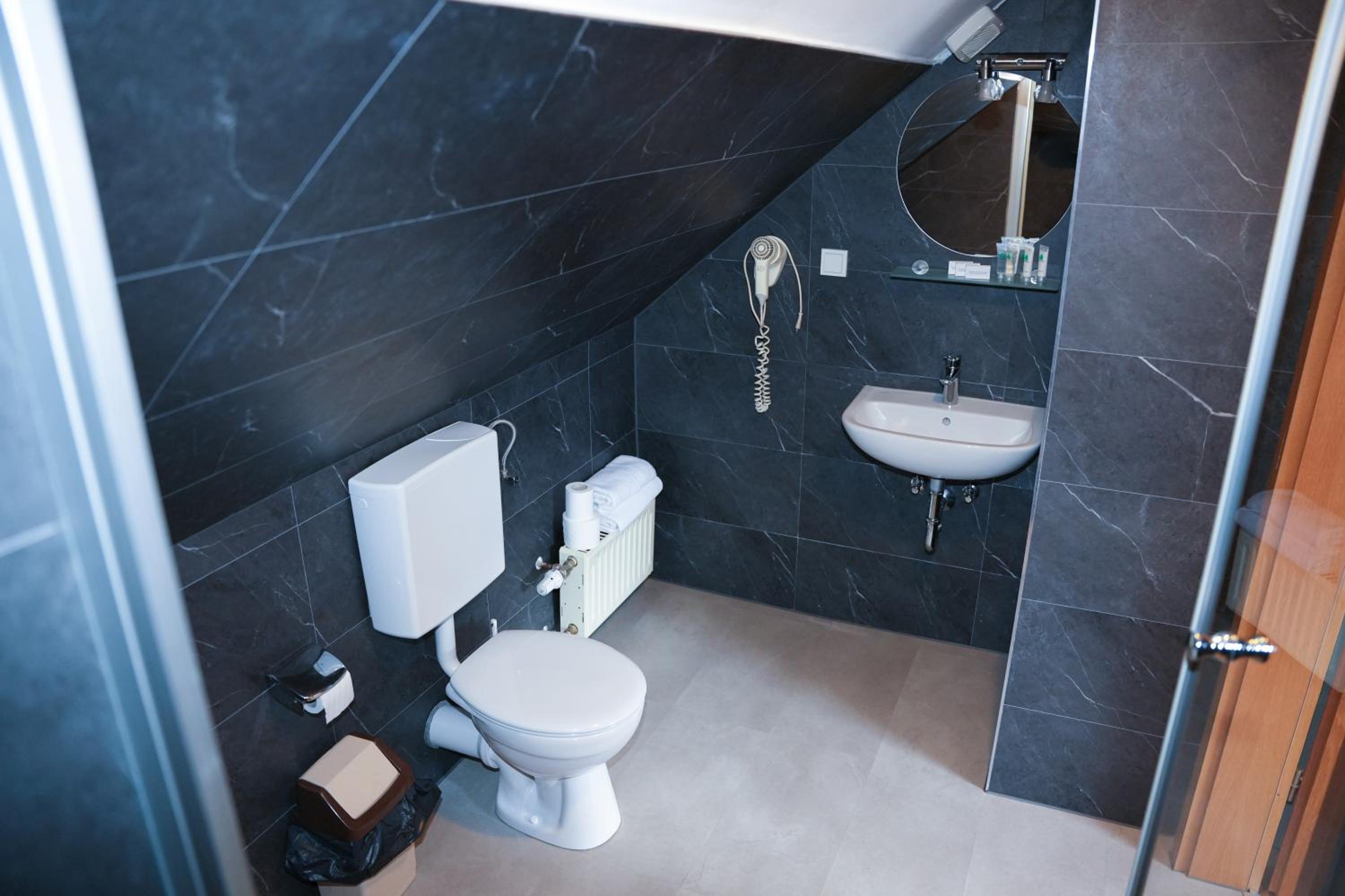 Budget Triple Room - Photo 3