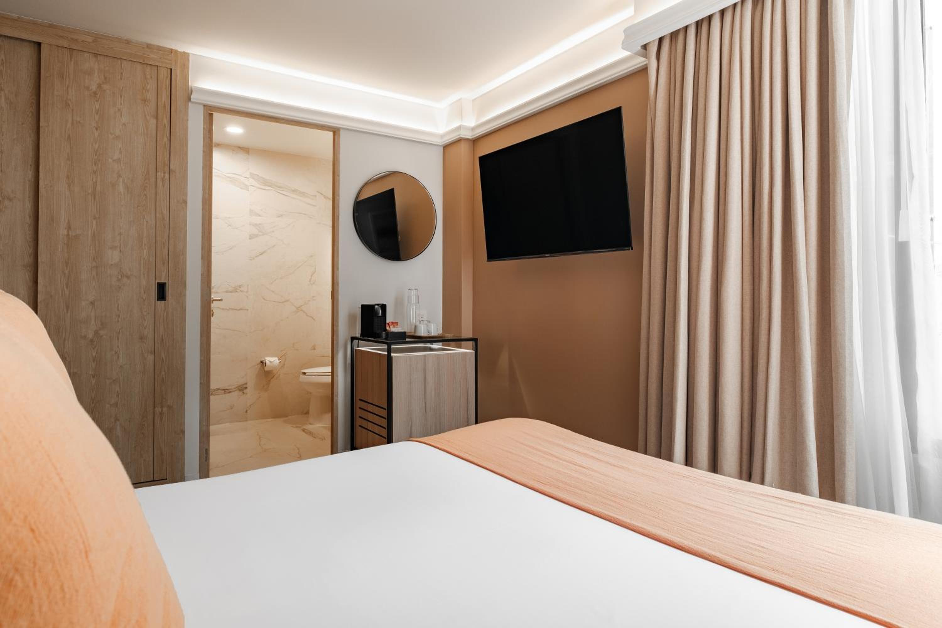 Queen Room - Photo 7