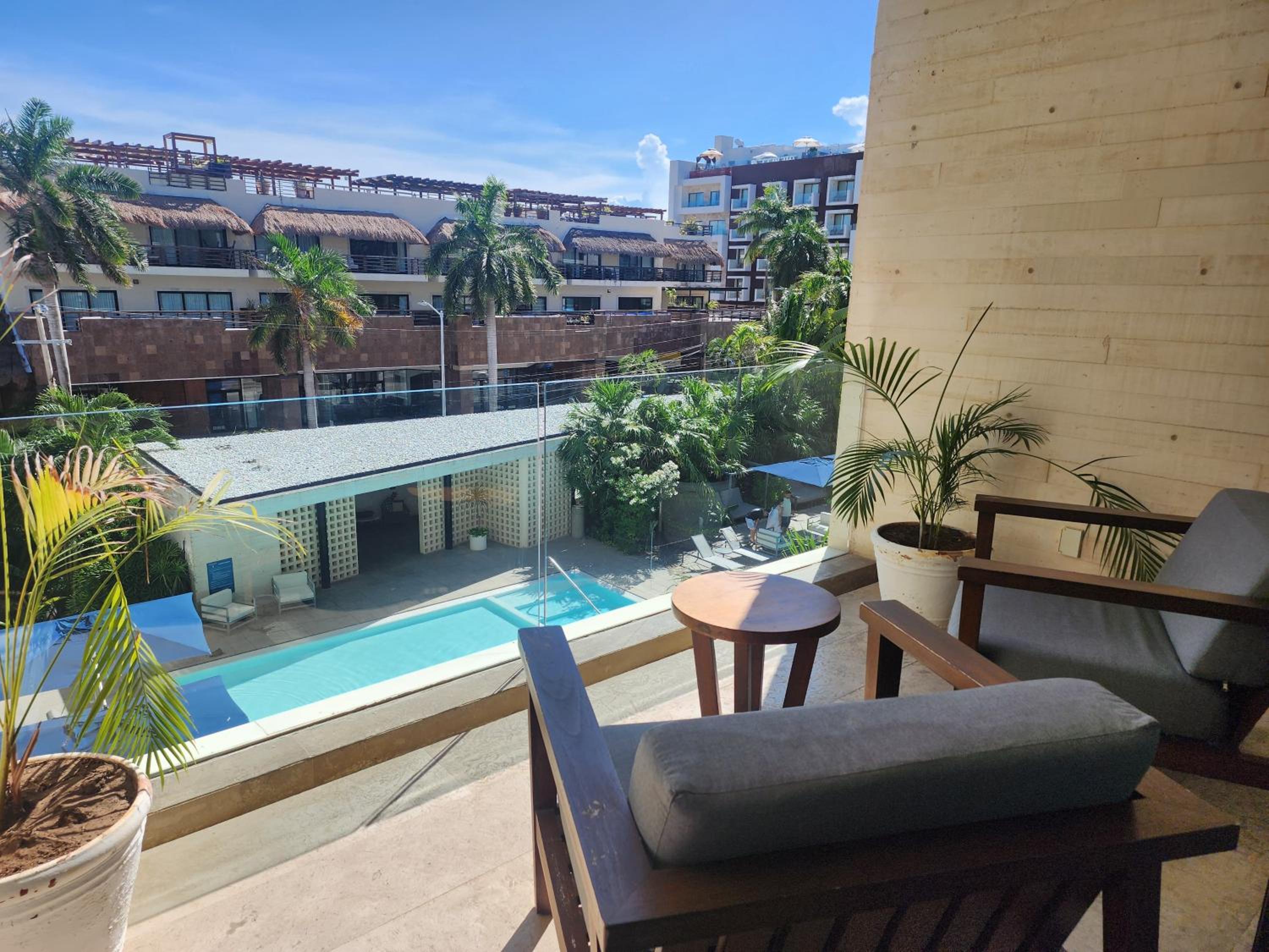 Studio with Pool View - Photo 17