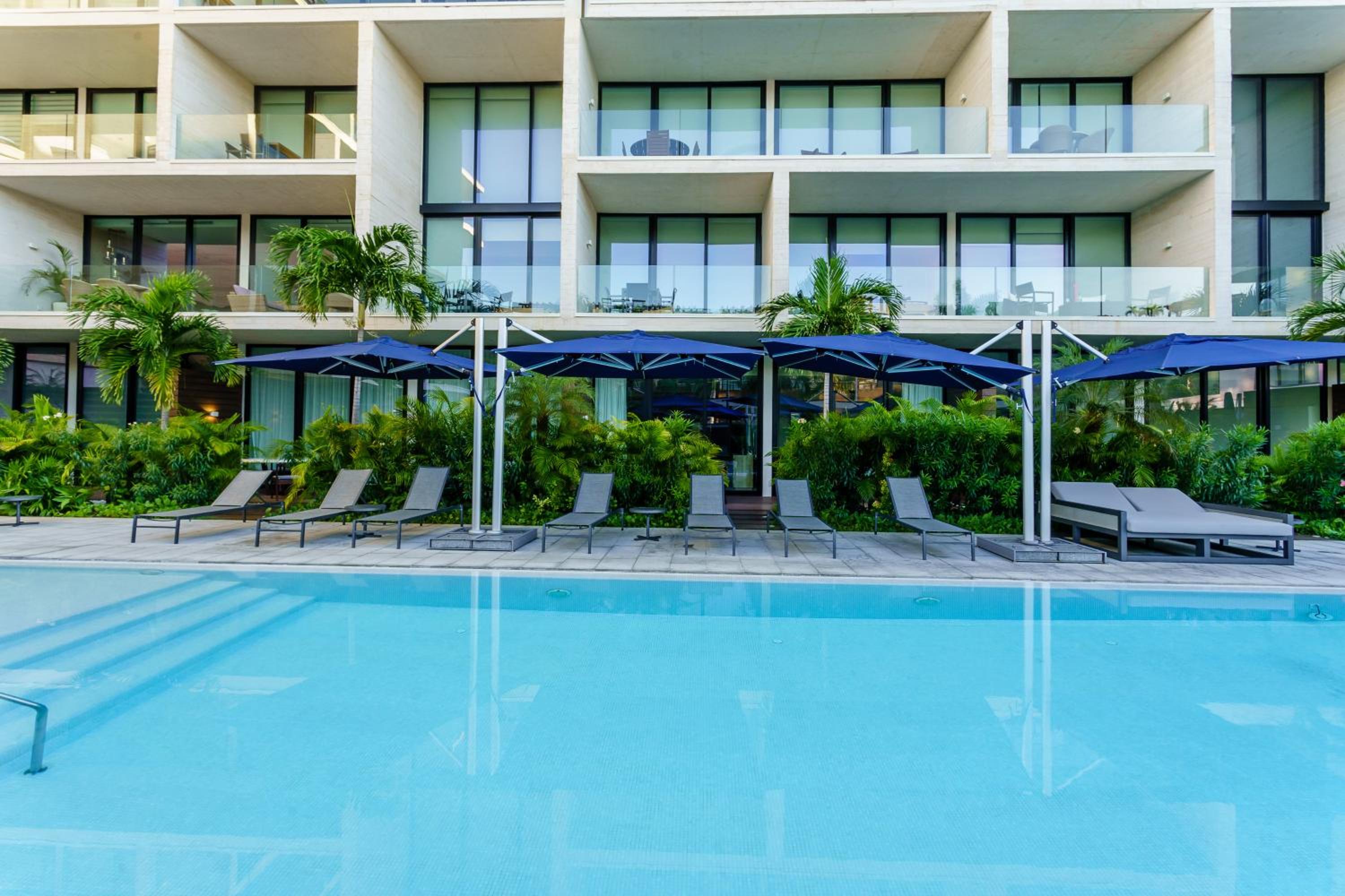 Studio with Pool View - Photo 2