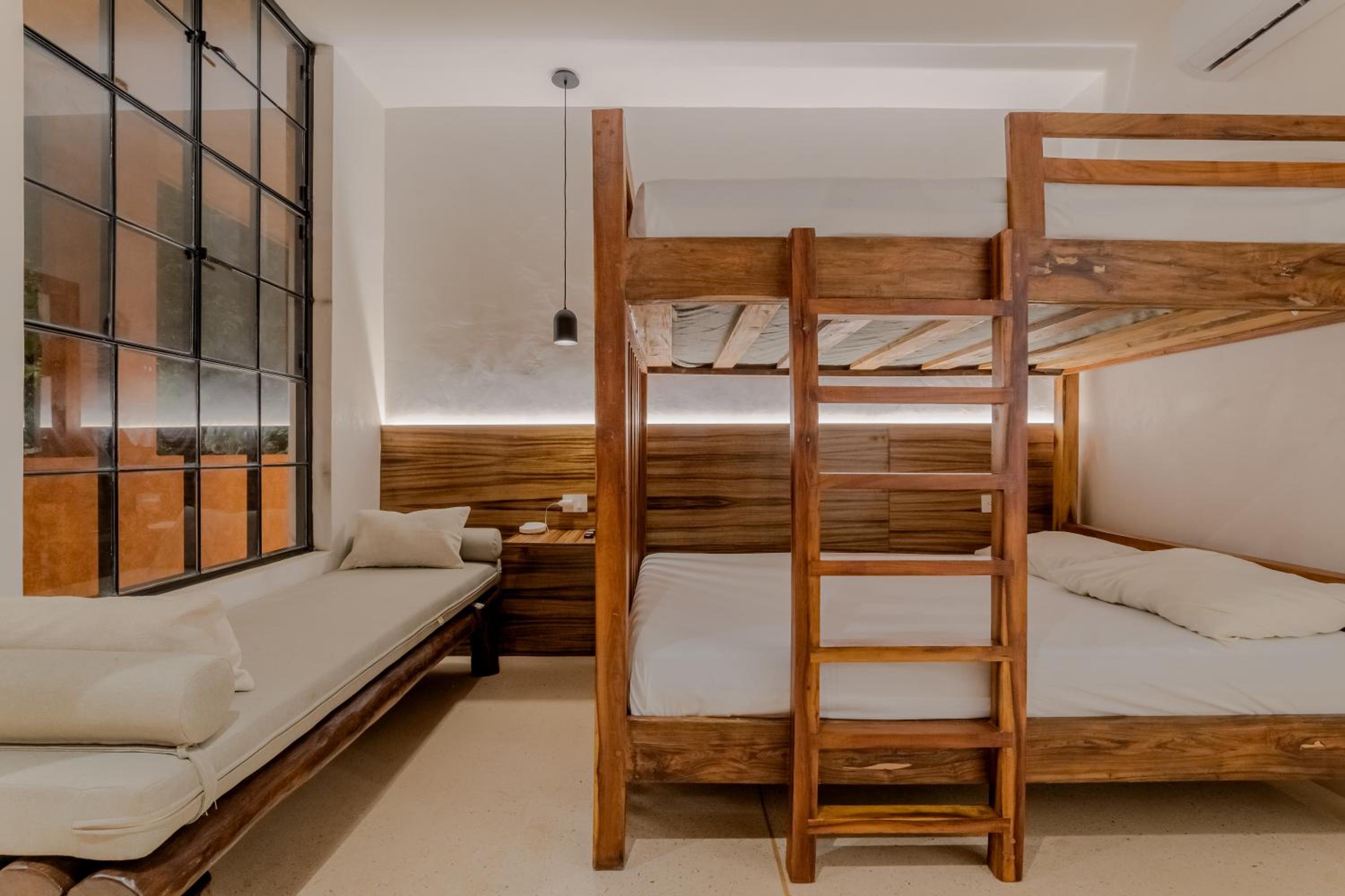 Deluxe Quadruple Room - Photo 1