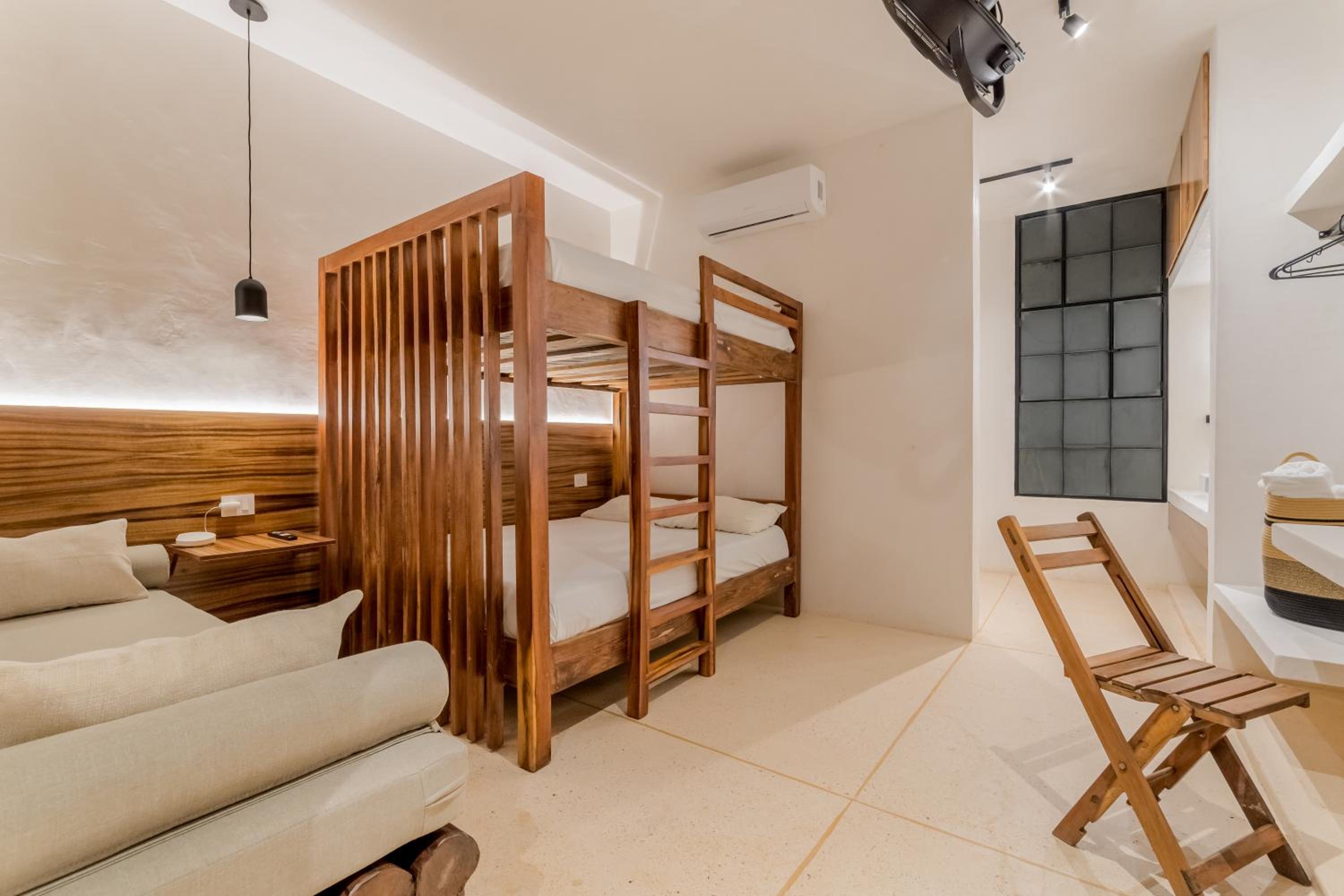 Deluxe Quadruple Room - Photo 9