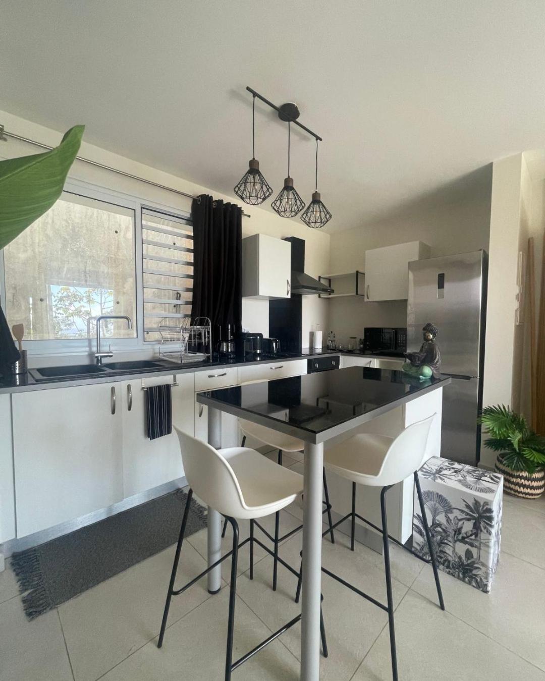 Deluxe One-Bedroom Apartment with Ocean View photo 3