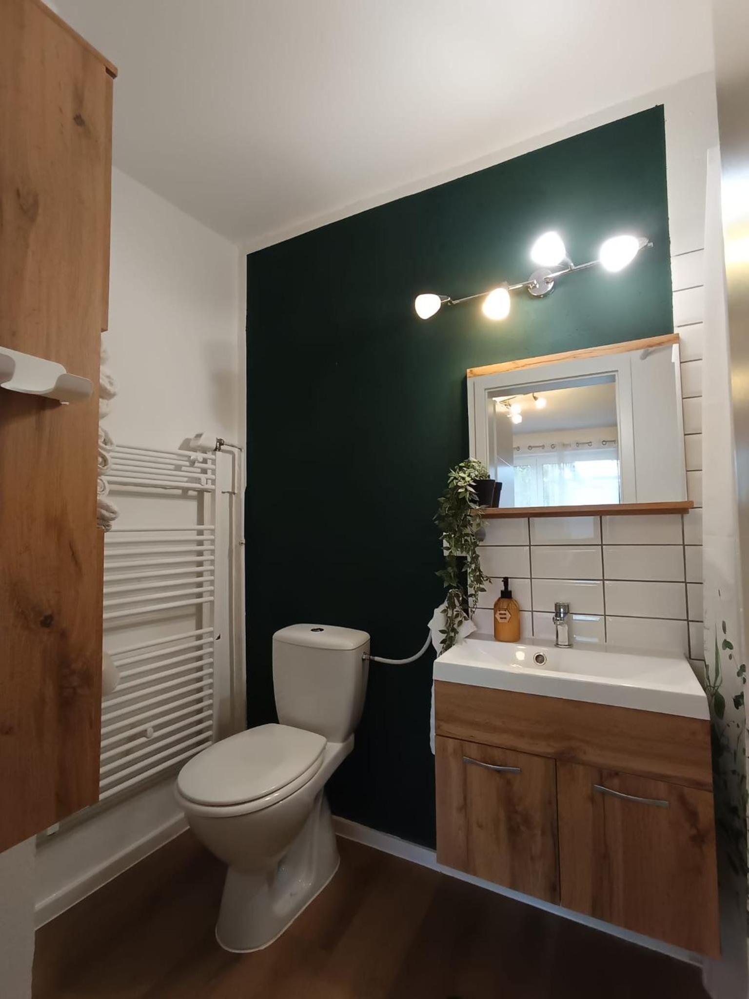 One-Bedroom Apartment photo 2