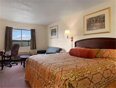King Room - Non-Smoking - Photo 6