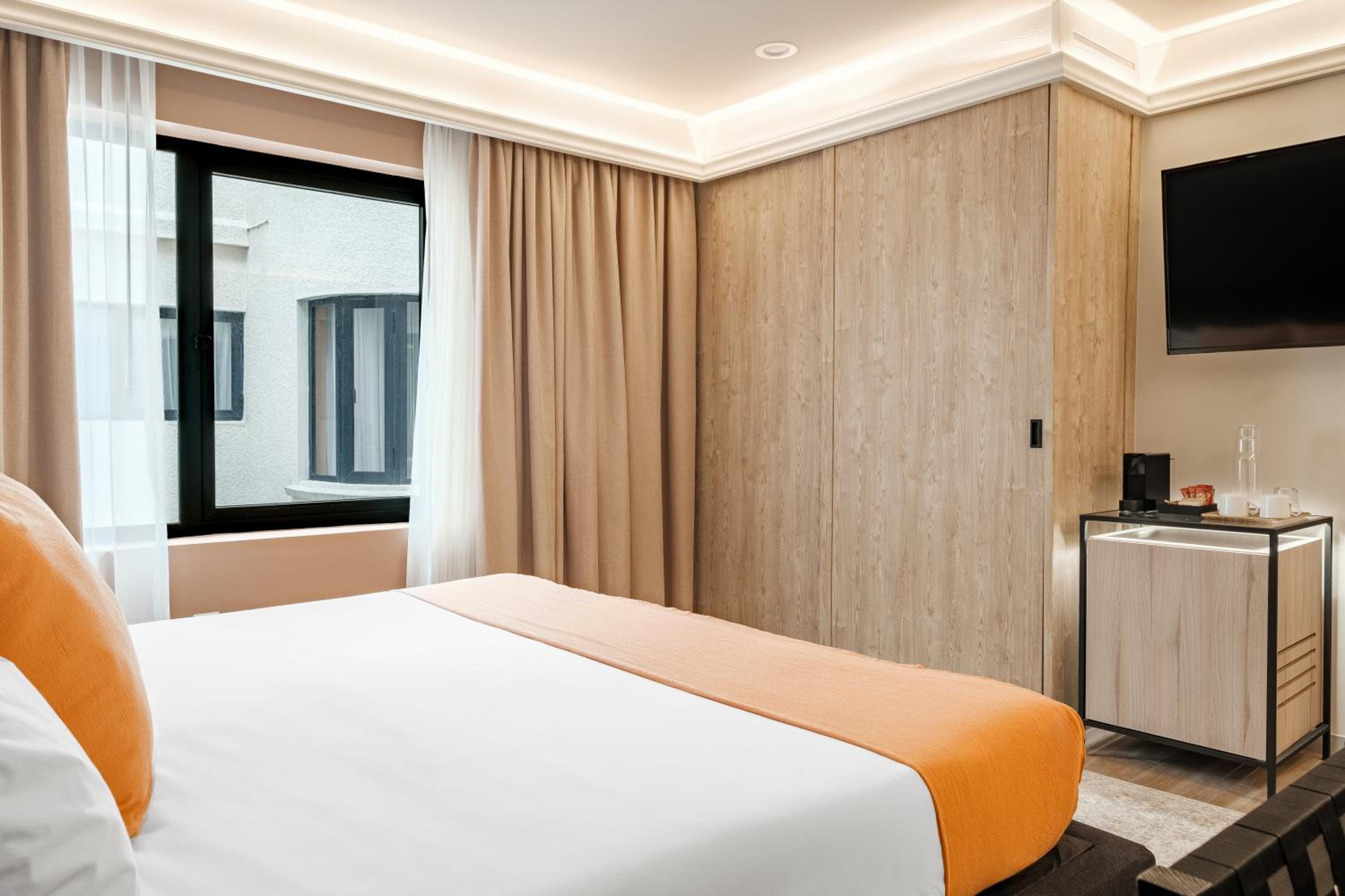 Superior King Room - Photo 2