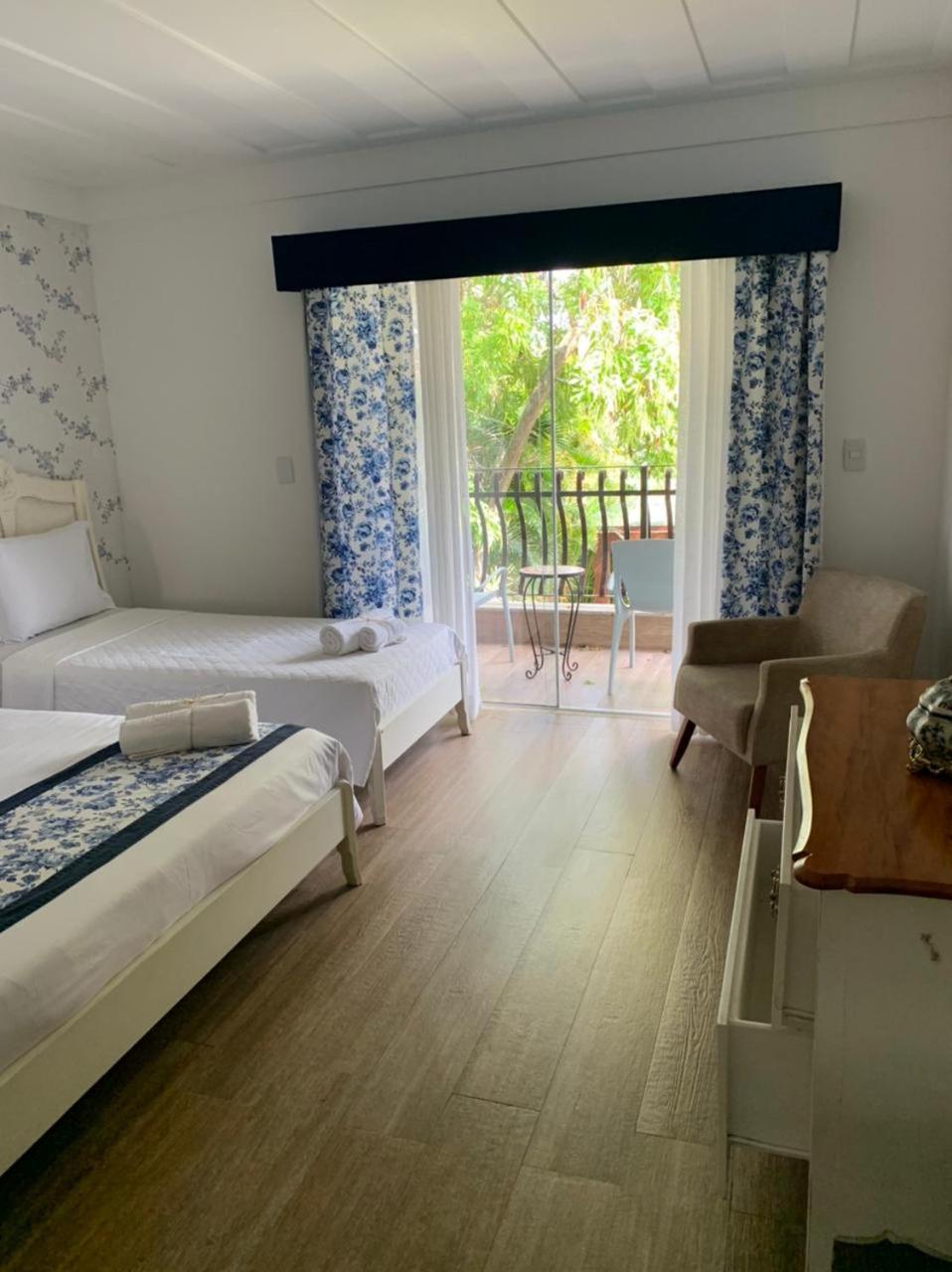 Triple Room with Pool View photo 3