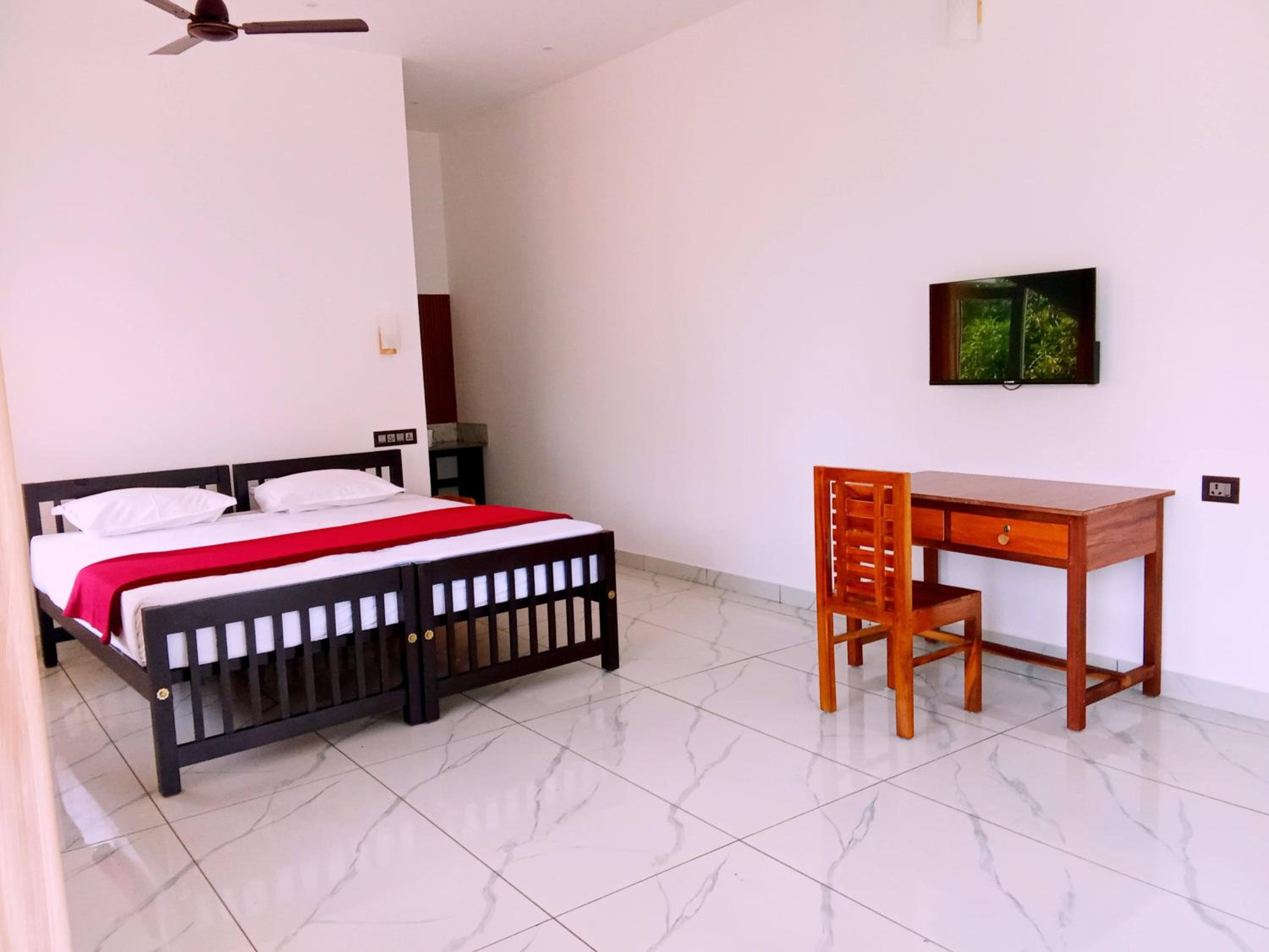Deluxe Double Room with Side Sea View - Photo 11