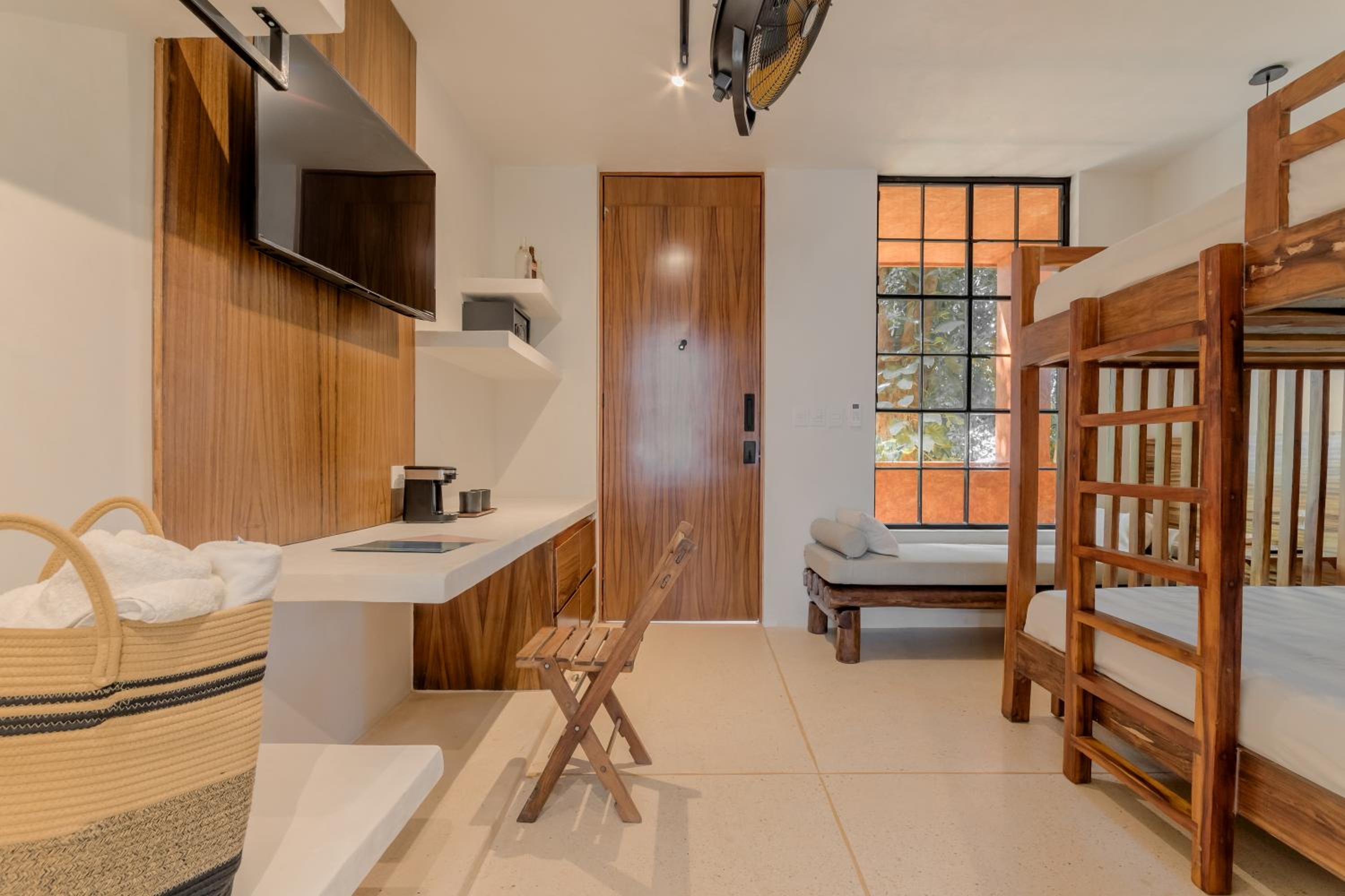 Deluxe Quadruple Room - Photo 6
