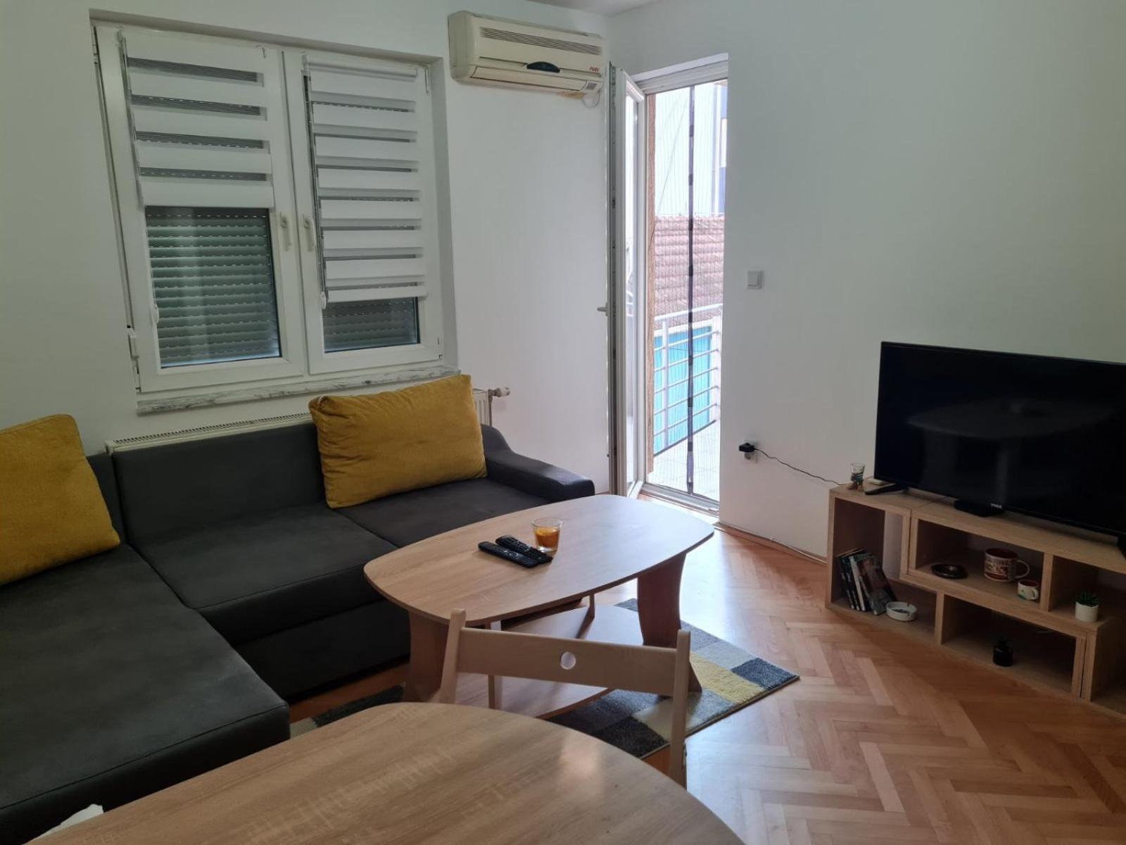 One-Bedroom Apartment photo 1