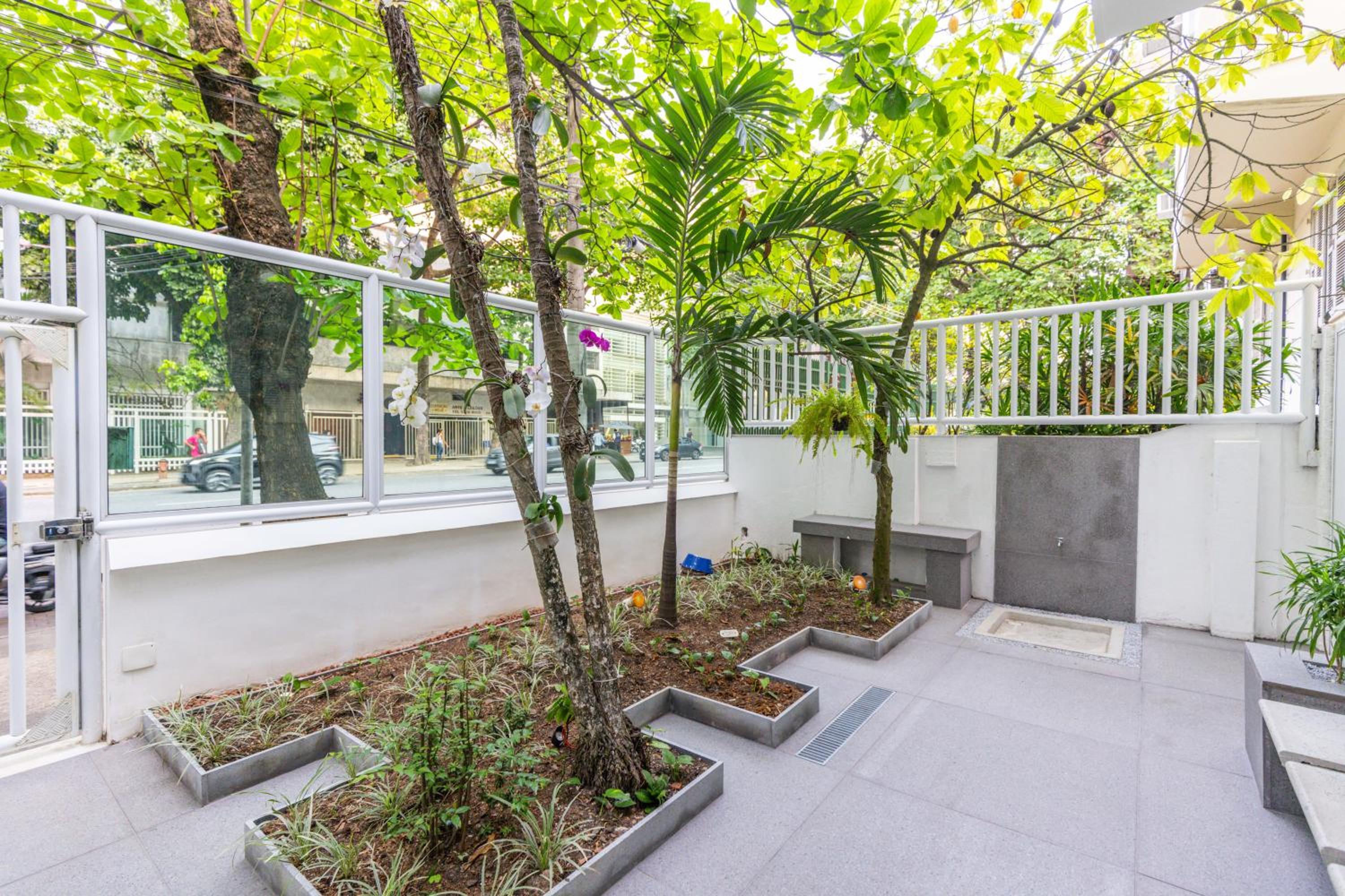 Studio Apartment - Photo 34