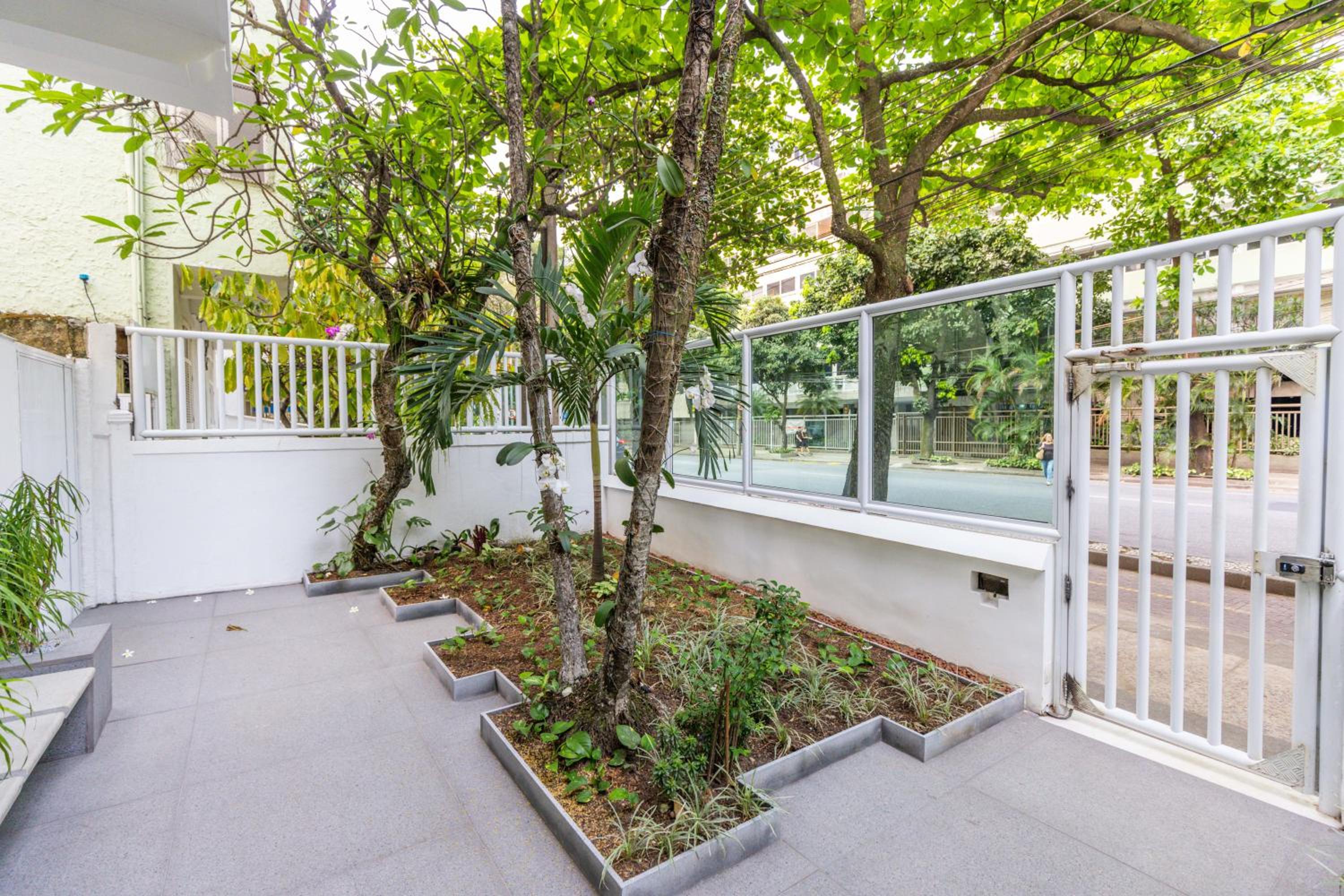 Studio Apartment - Photo 36