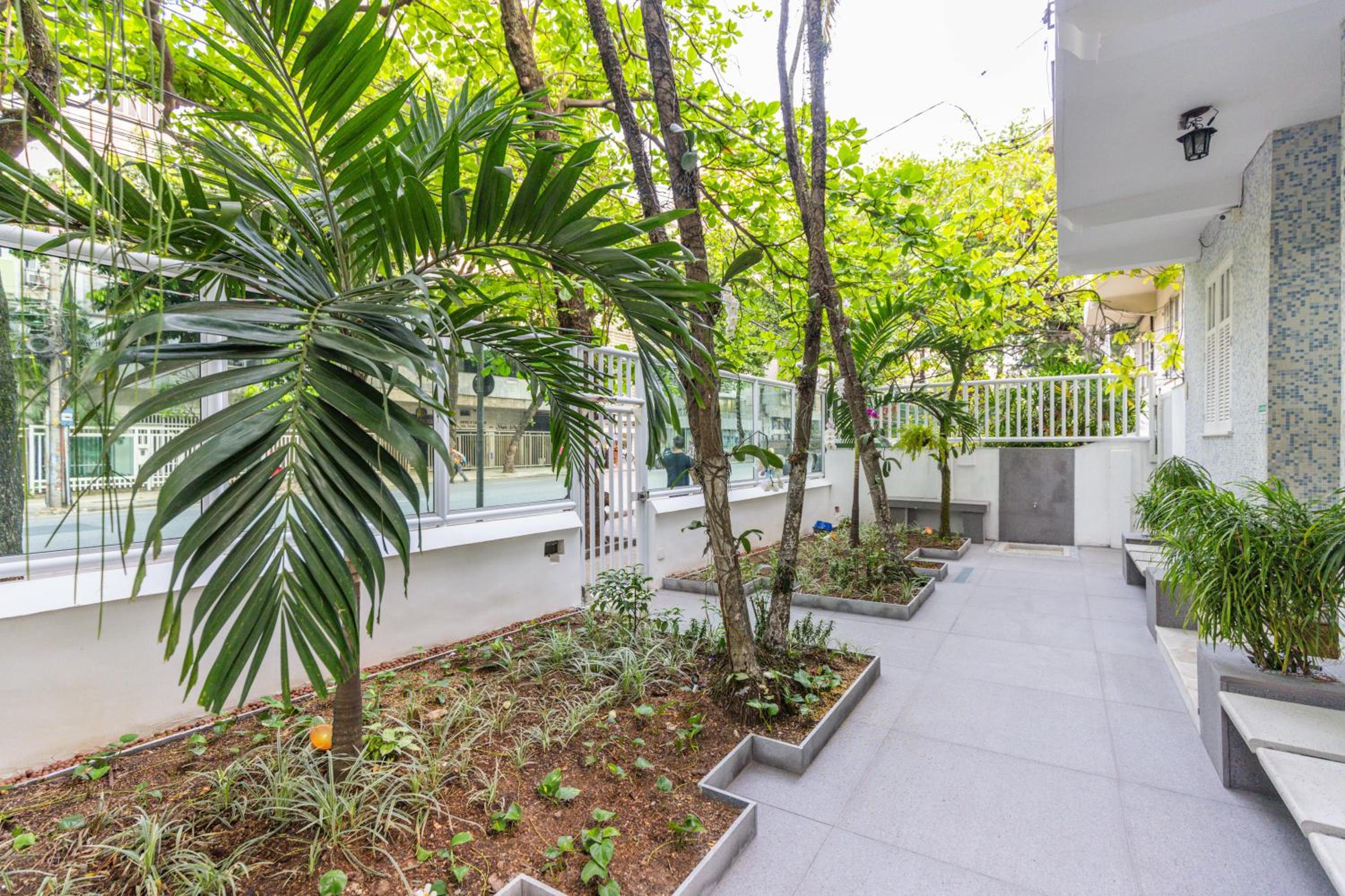 Studio Apartment - Photo 35