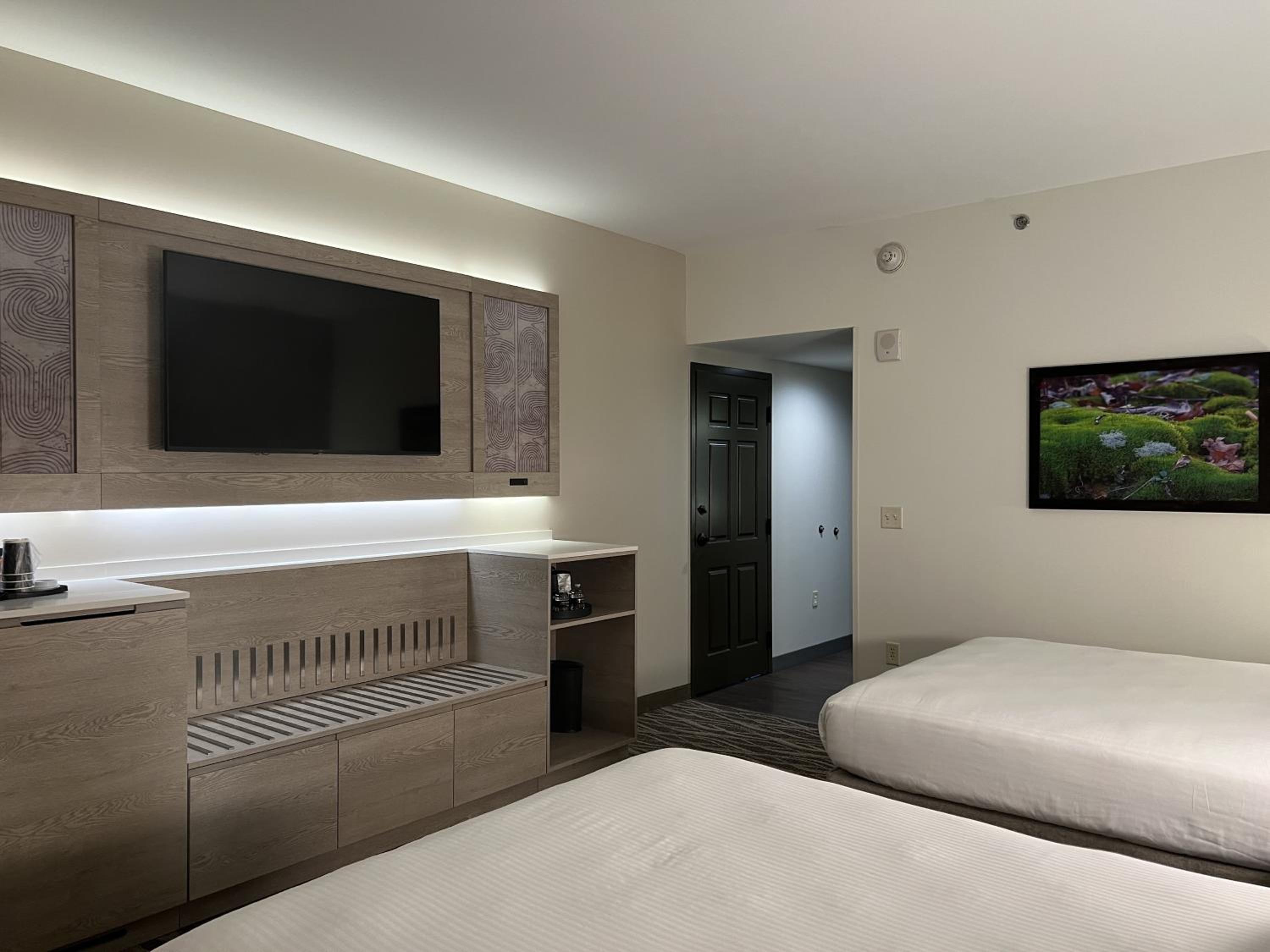 Deluxe Queen Room