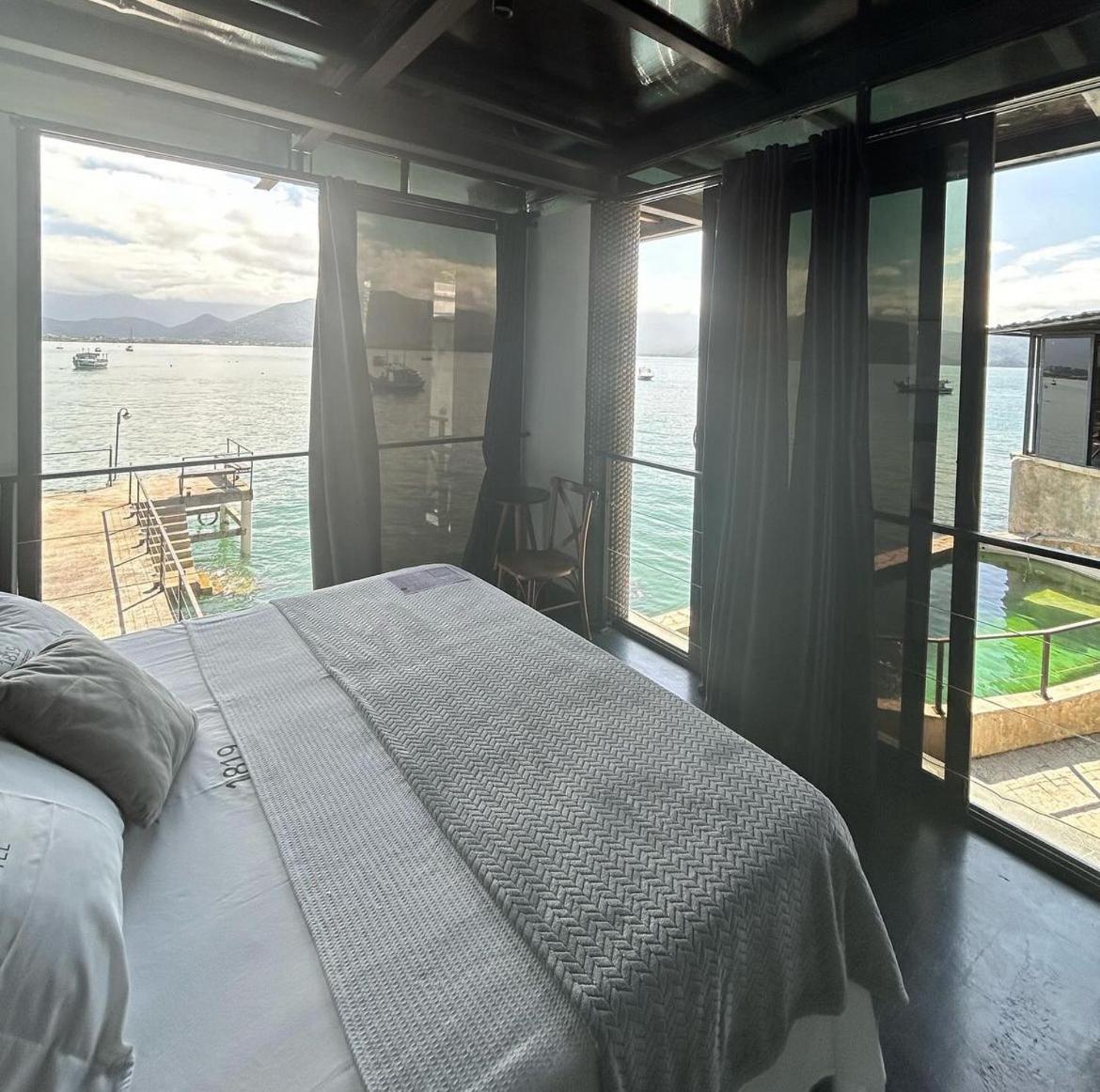 Superior Suite with Sea View - Photo 3