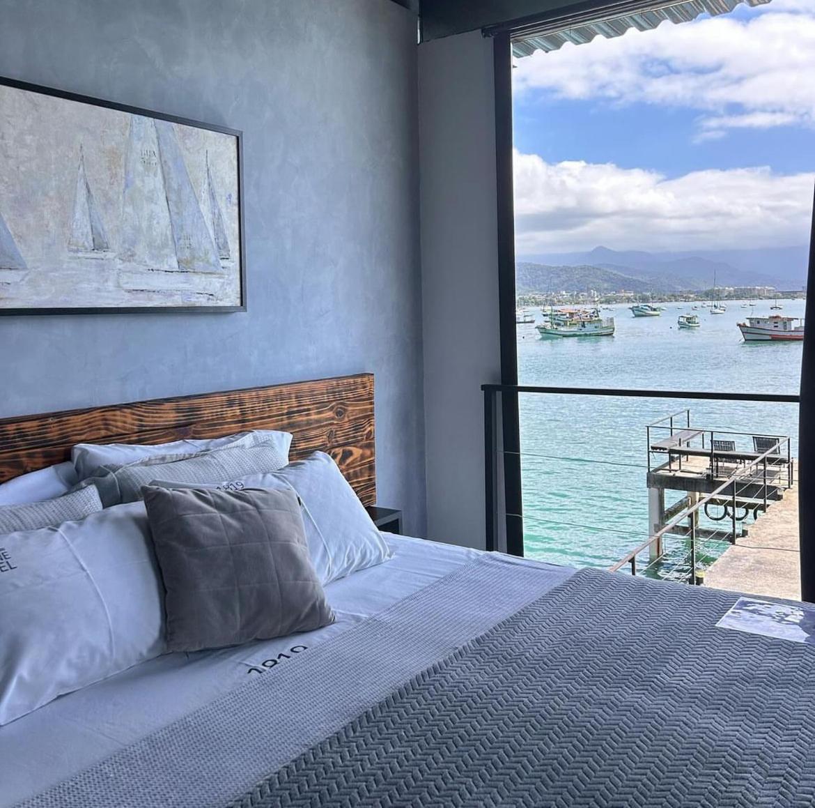 Superior Suite with Sea View - Photo 2