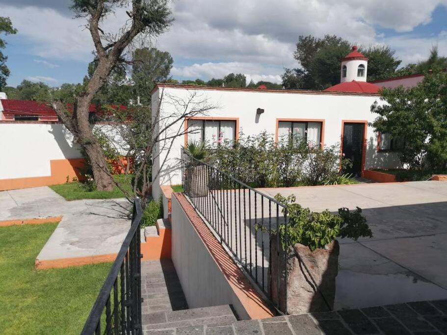 Five-Bedroom House photo 2