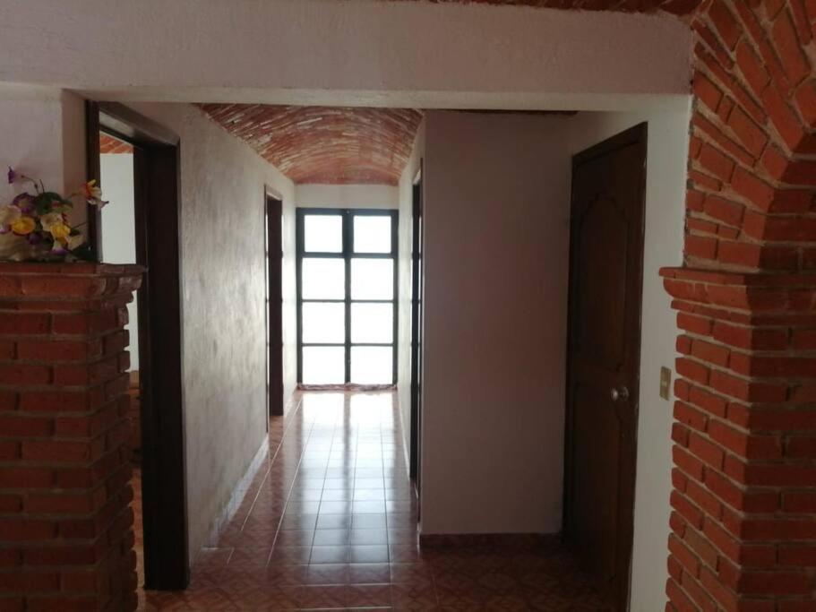 Five-Bedroom House photo 1