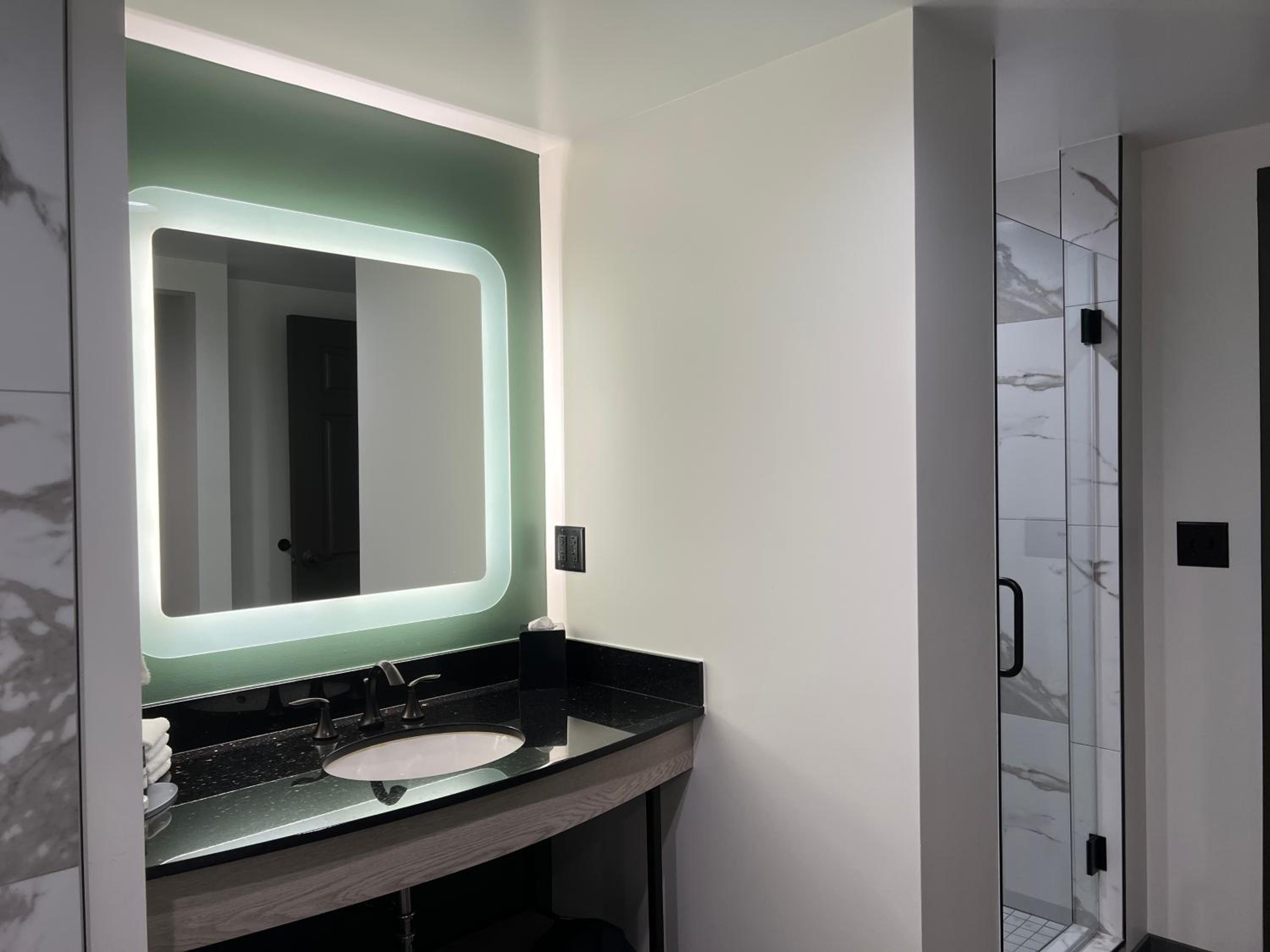 Deluxe Junior Suite photo 2