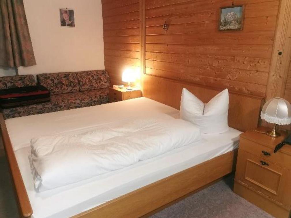 Double Room with Shared Toilet