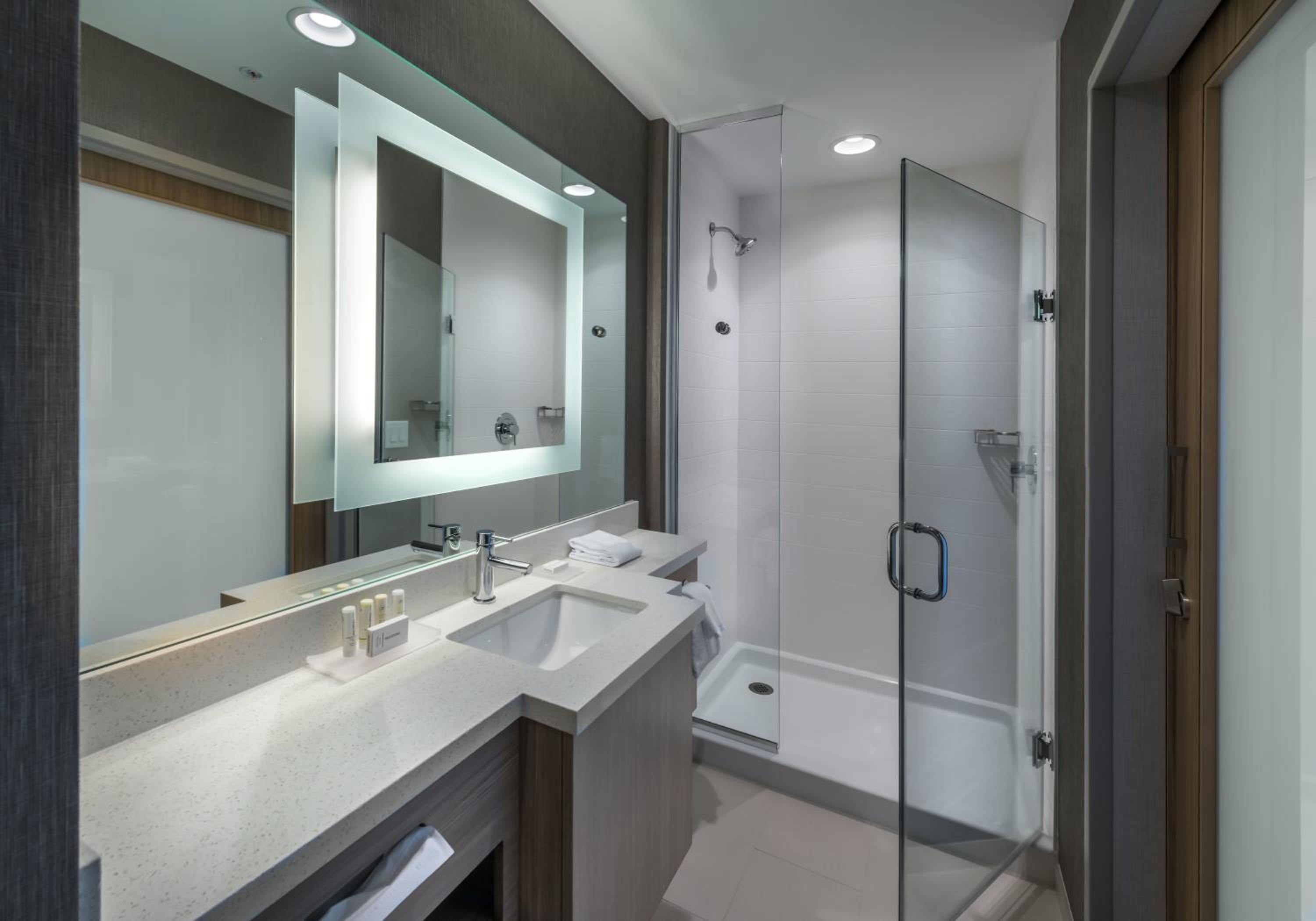 King Suite with Sofa Bed and Adapted Tub - Mobility Accessible - Photo 5