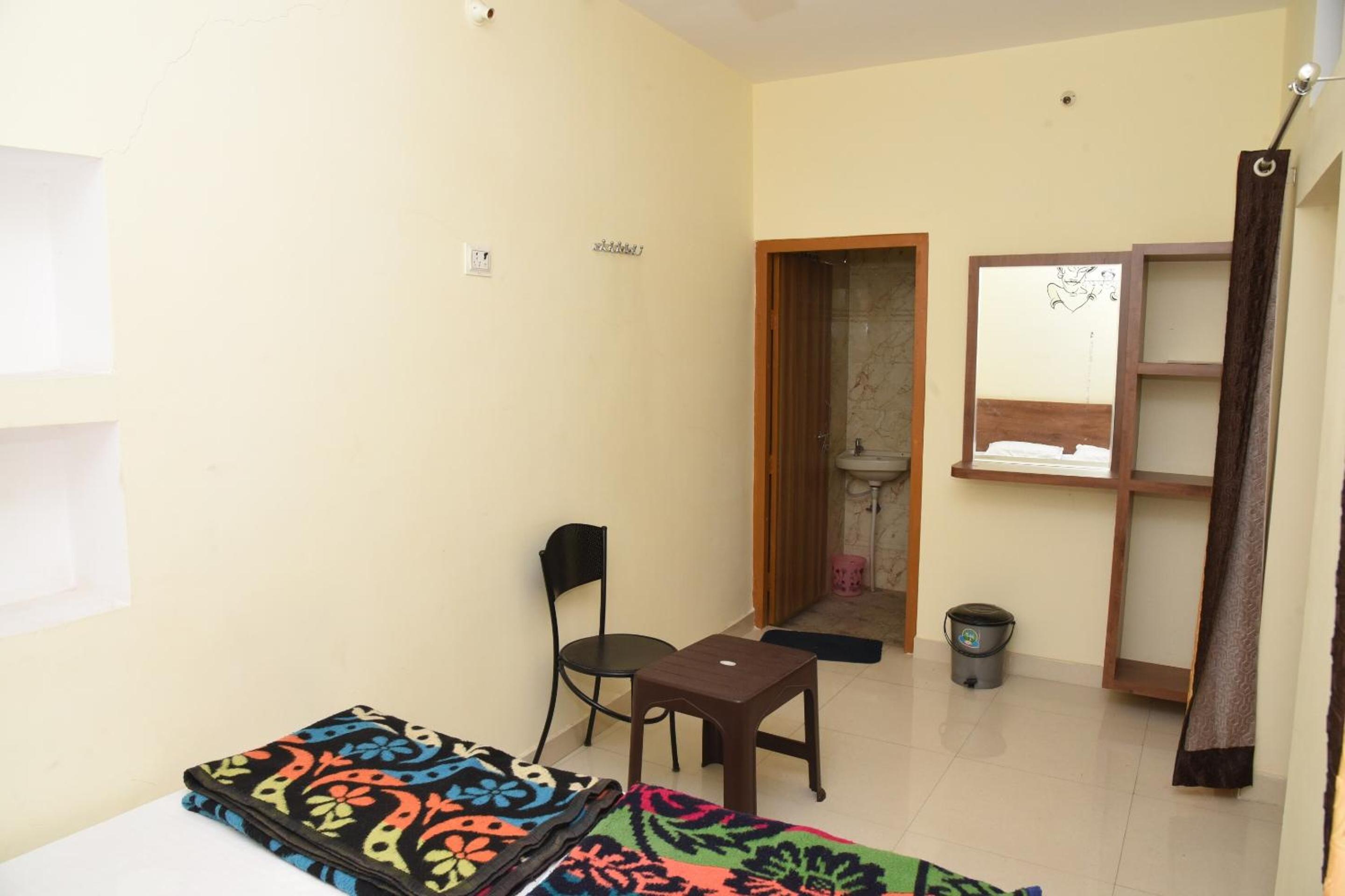Budget Double Room - Photo 3