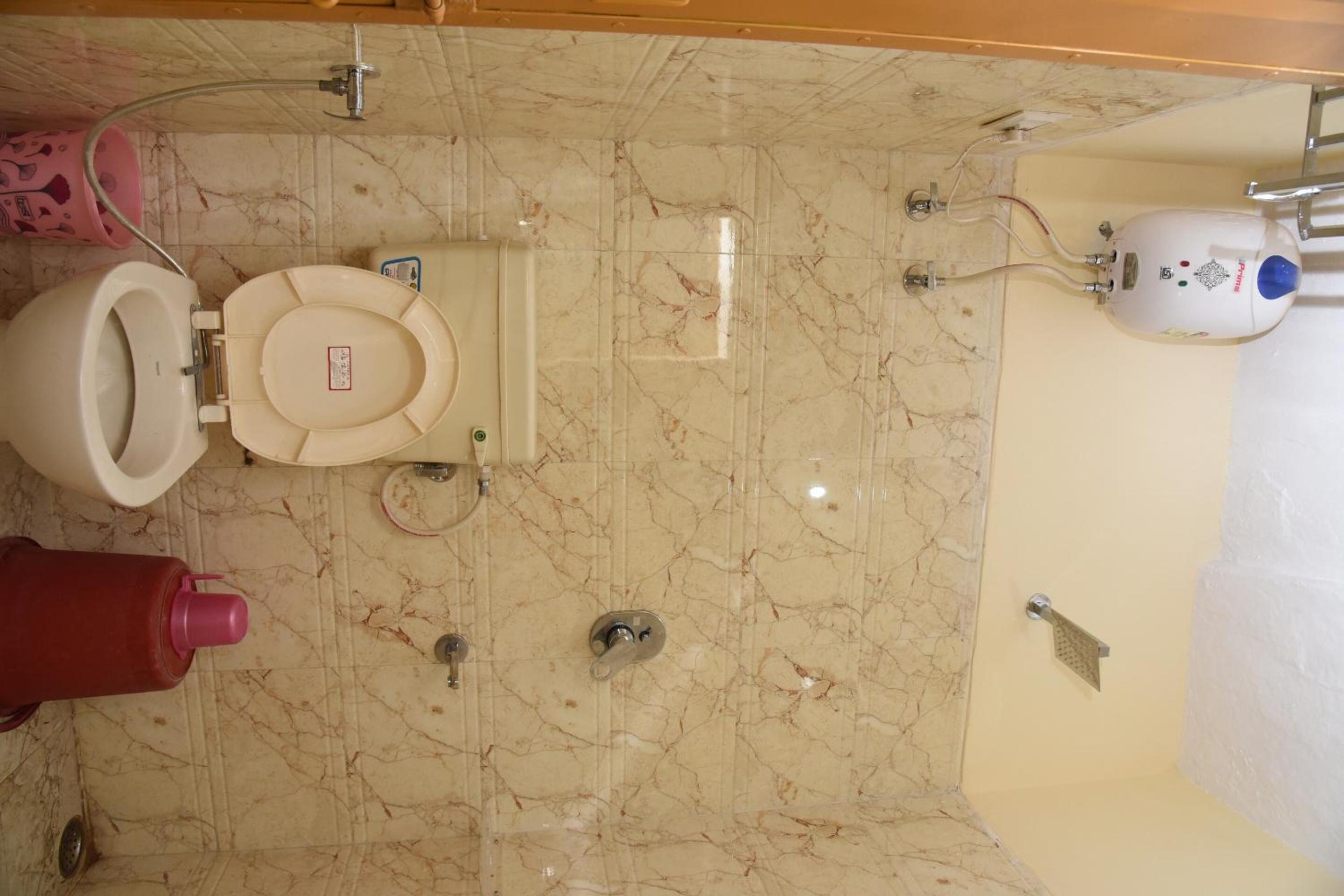 Budget Double Room - Photo 5