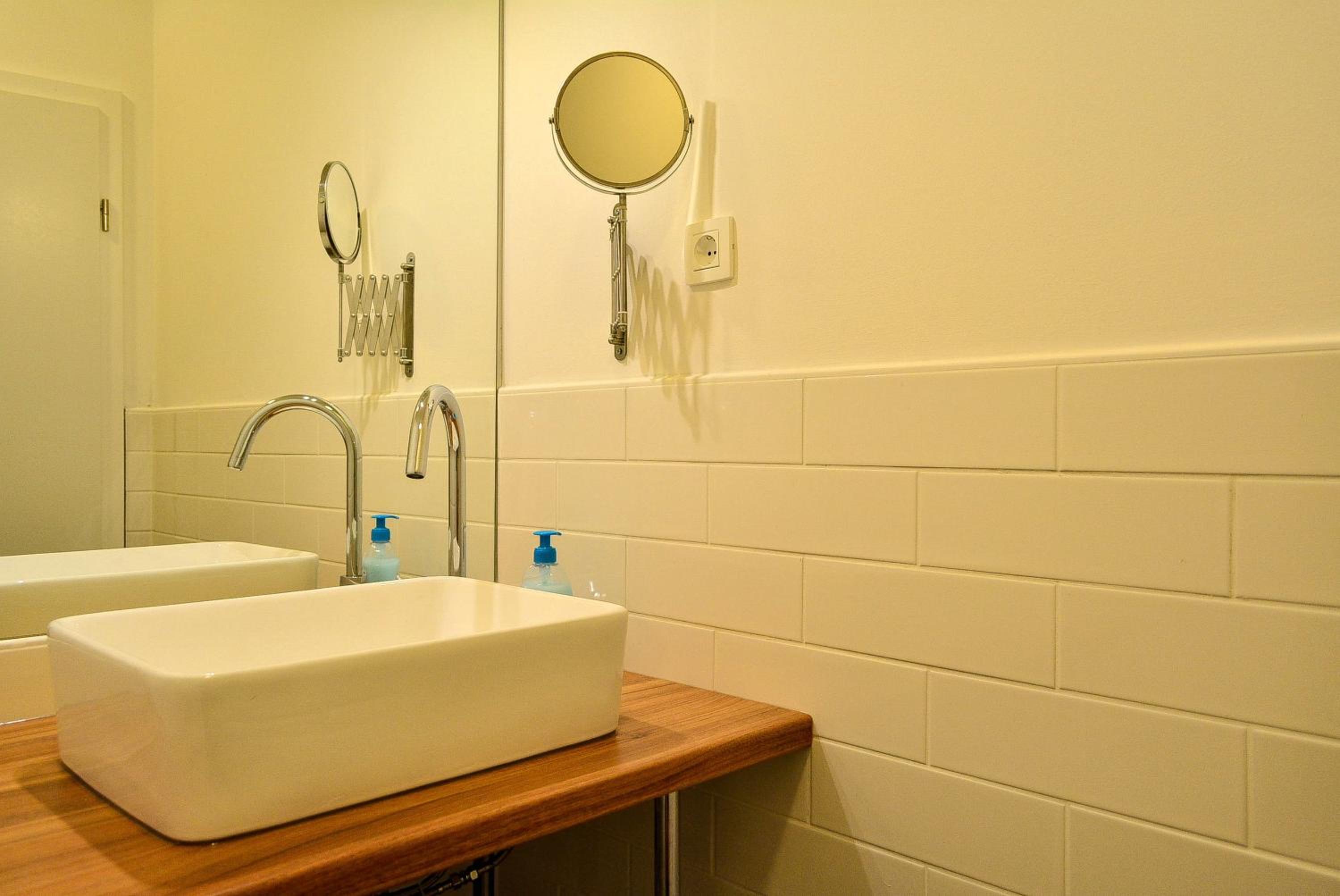 Standard Double Room - Photo 16