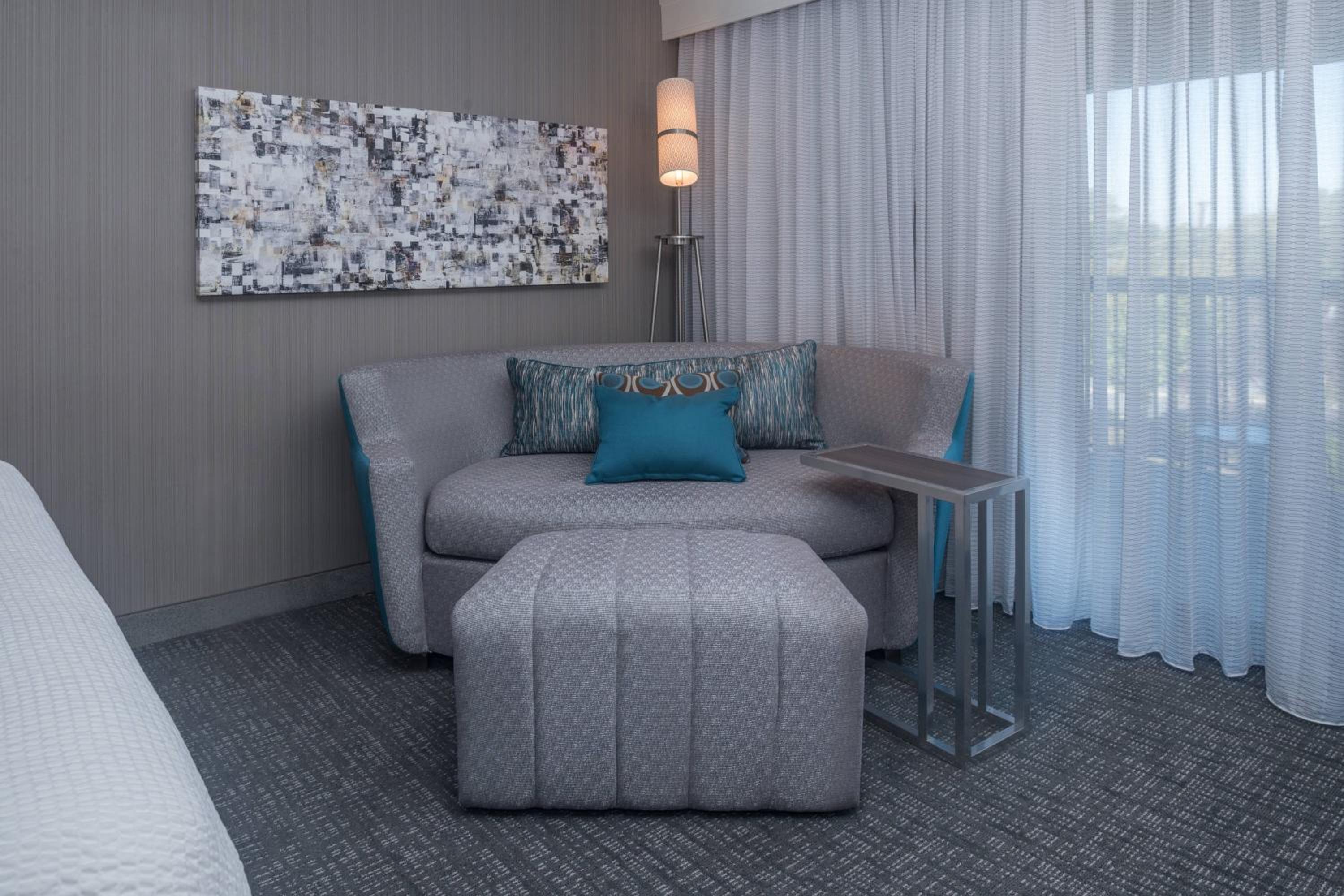 King Room with Sofa Bed - Photo 9