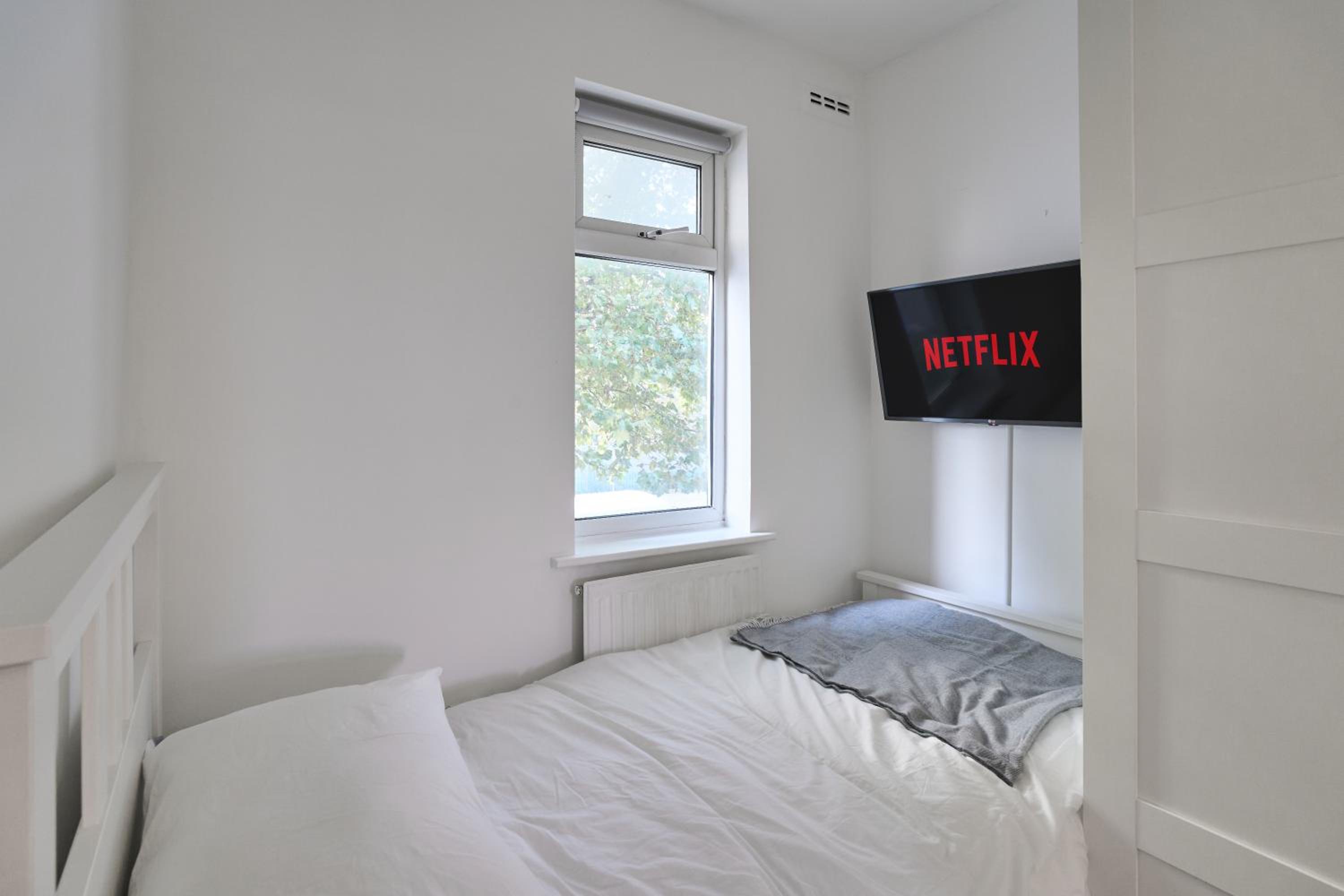 Three-Bedroom Apartment photo 1