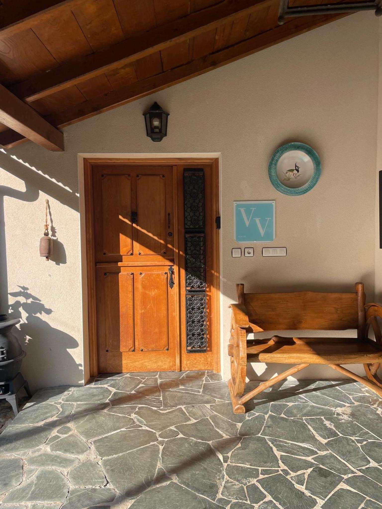 Five-Bedroom House photo 2