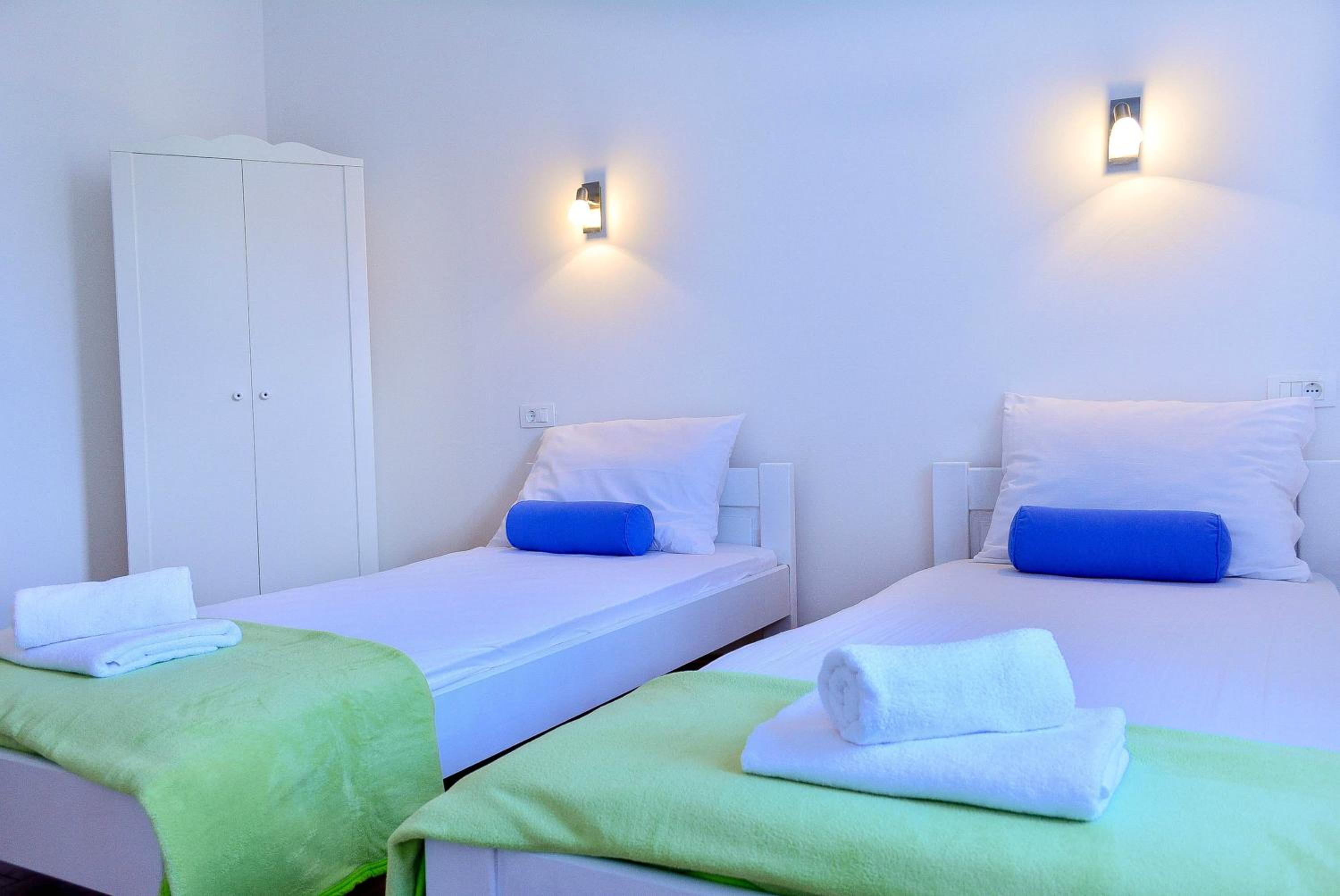Twin Room with Sea View - Photo 8