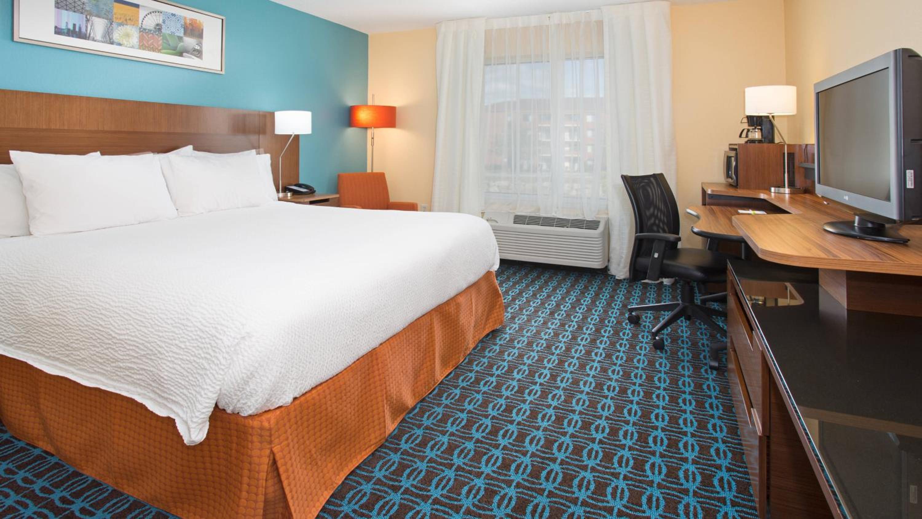 Executive King Suite with Sofa Bed - Photo 1