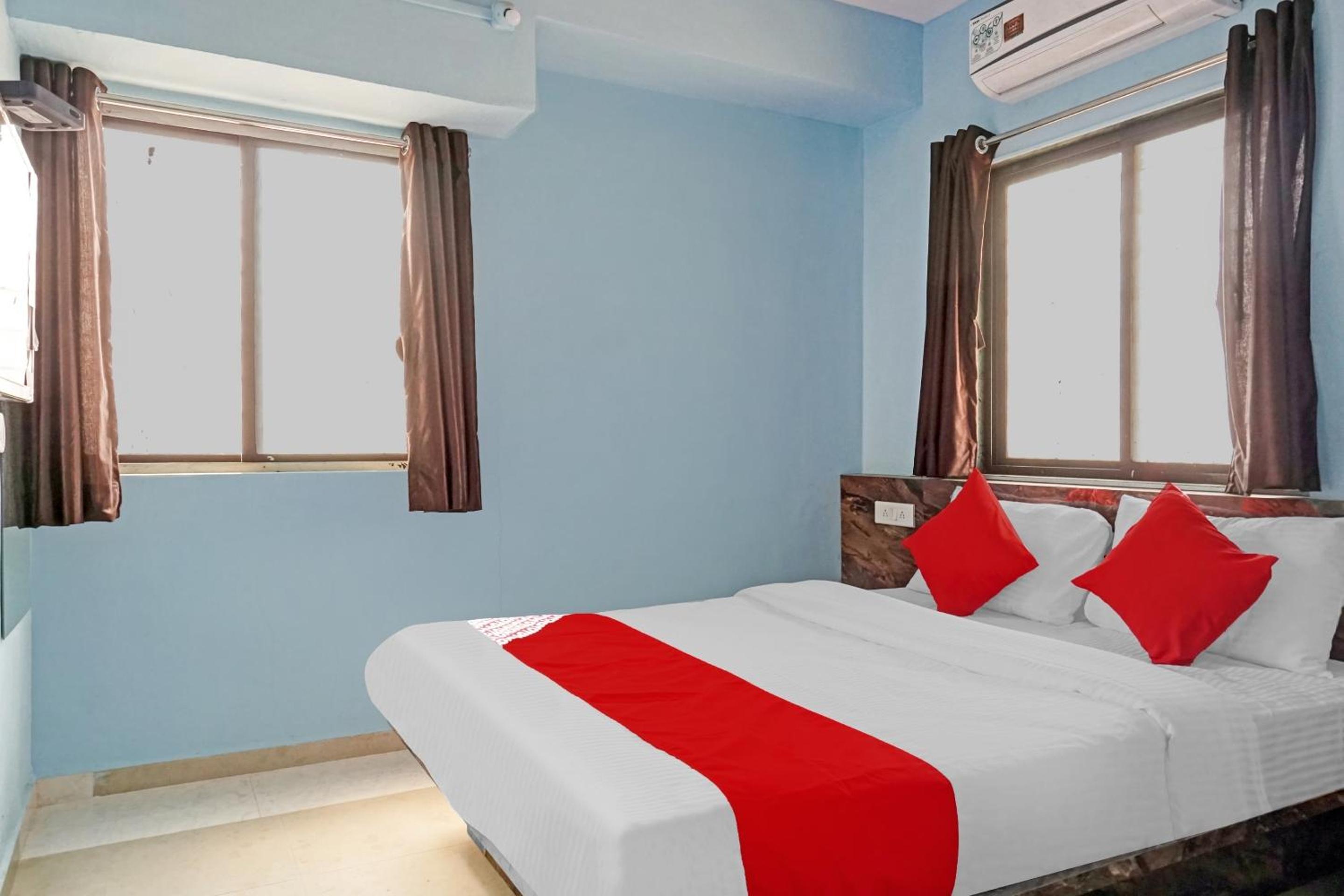 Triple Room with Balcony - Photo 11
