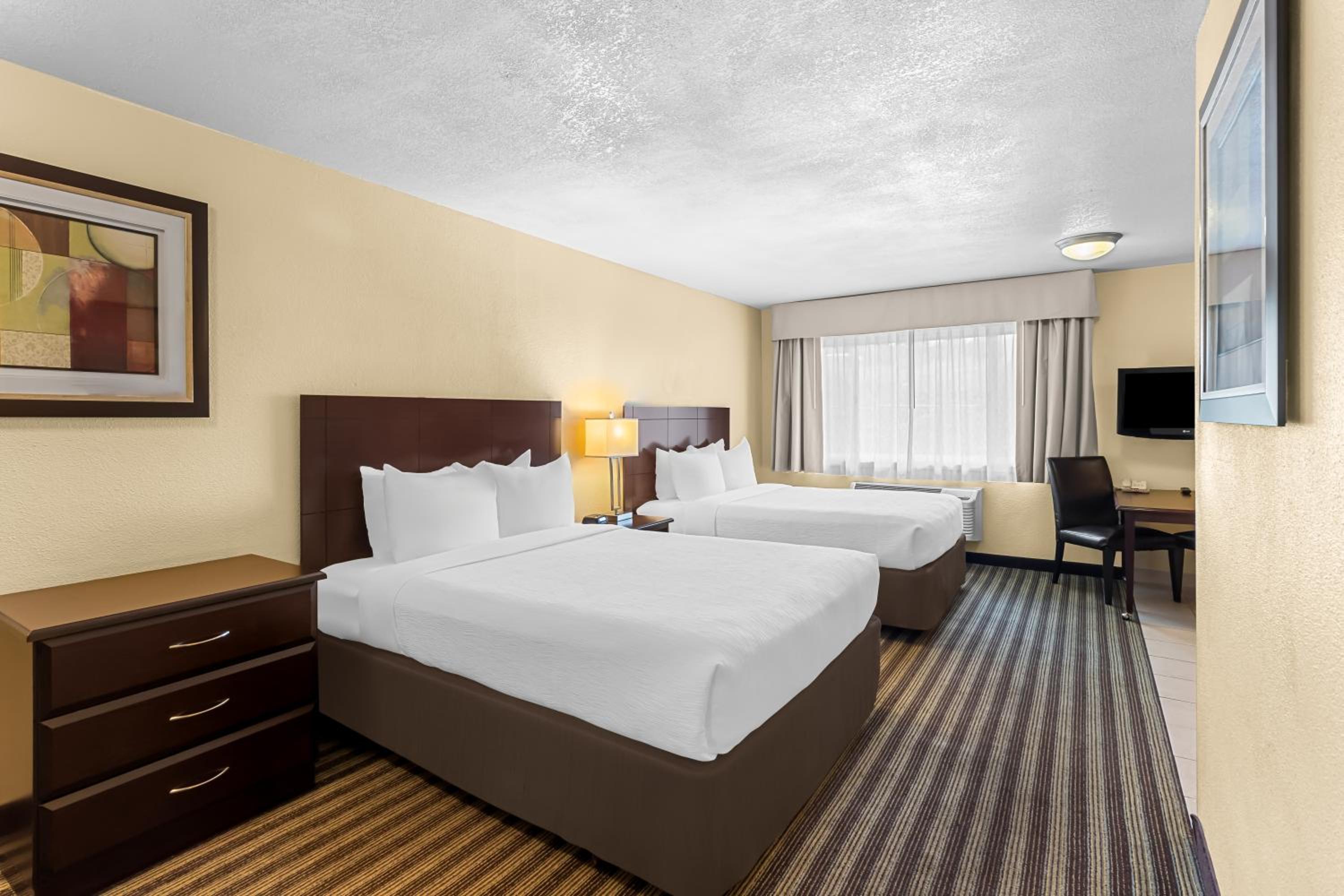 Efficiency Queen Room with Two Queen Beds - Accessible/Non-Smoking - Photo 3