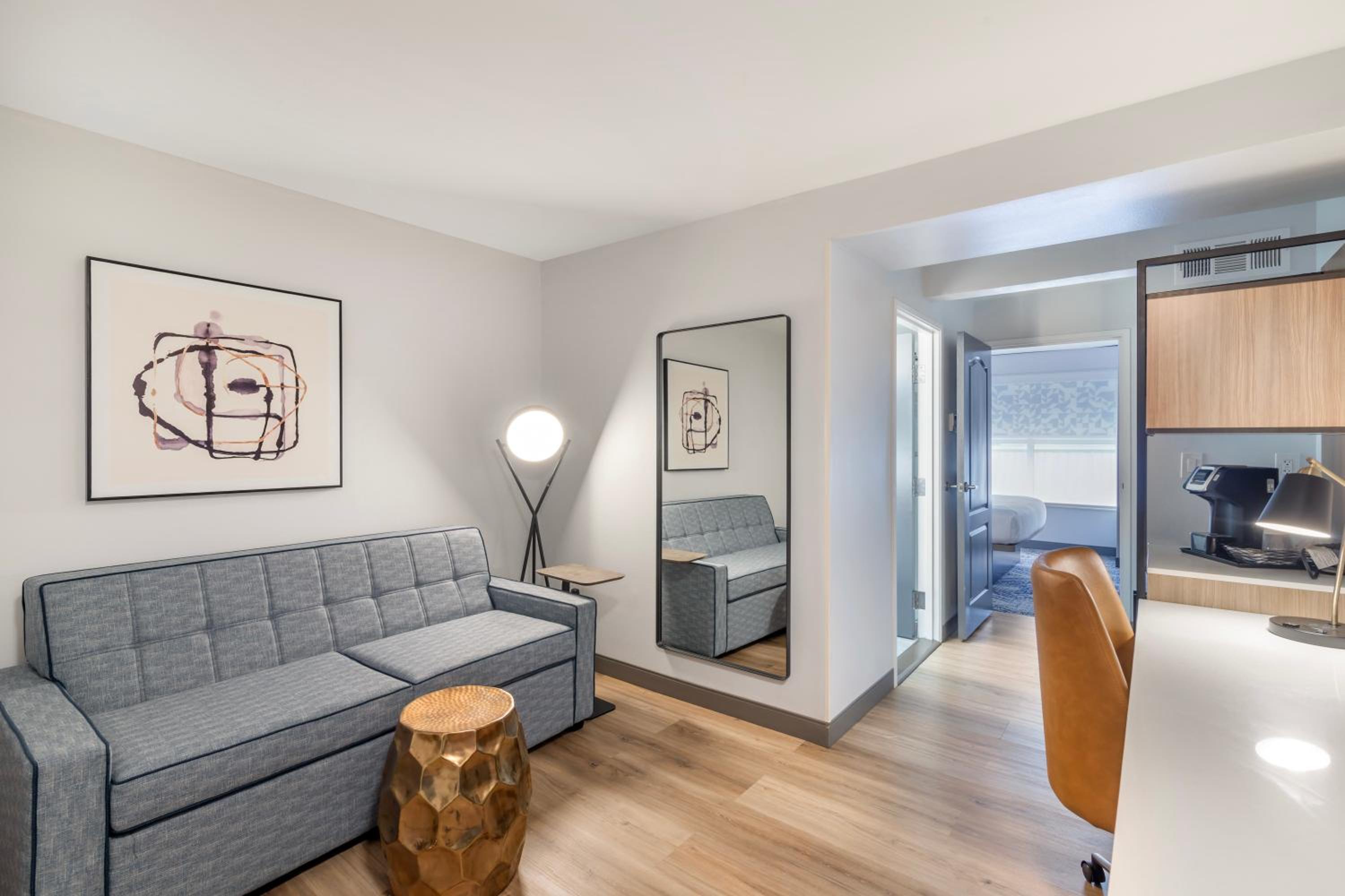 One-Bedroom King Suite - Non-Smoking - Photo 3