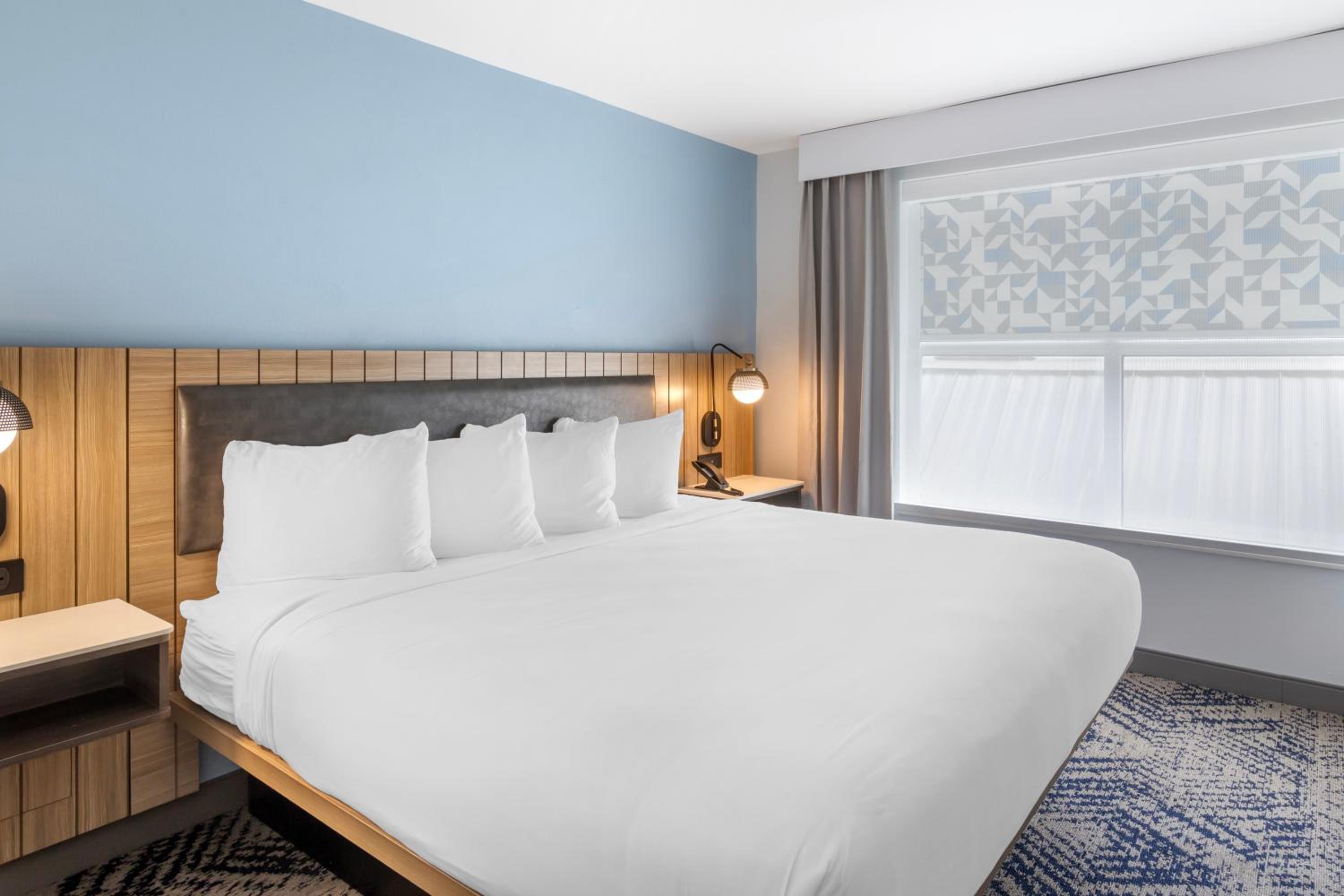 One-Bedroom King Suite - Non-Smoking - Photo 1